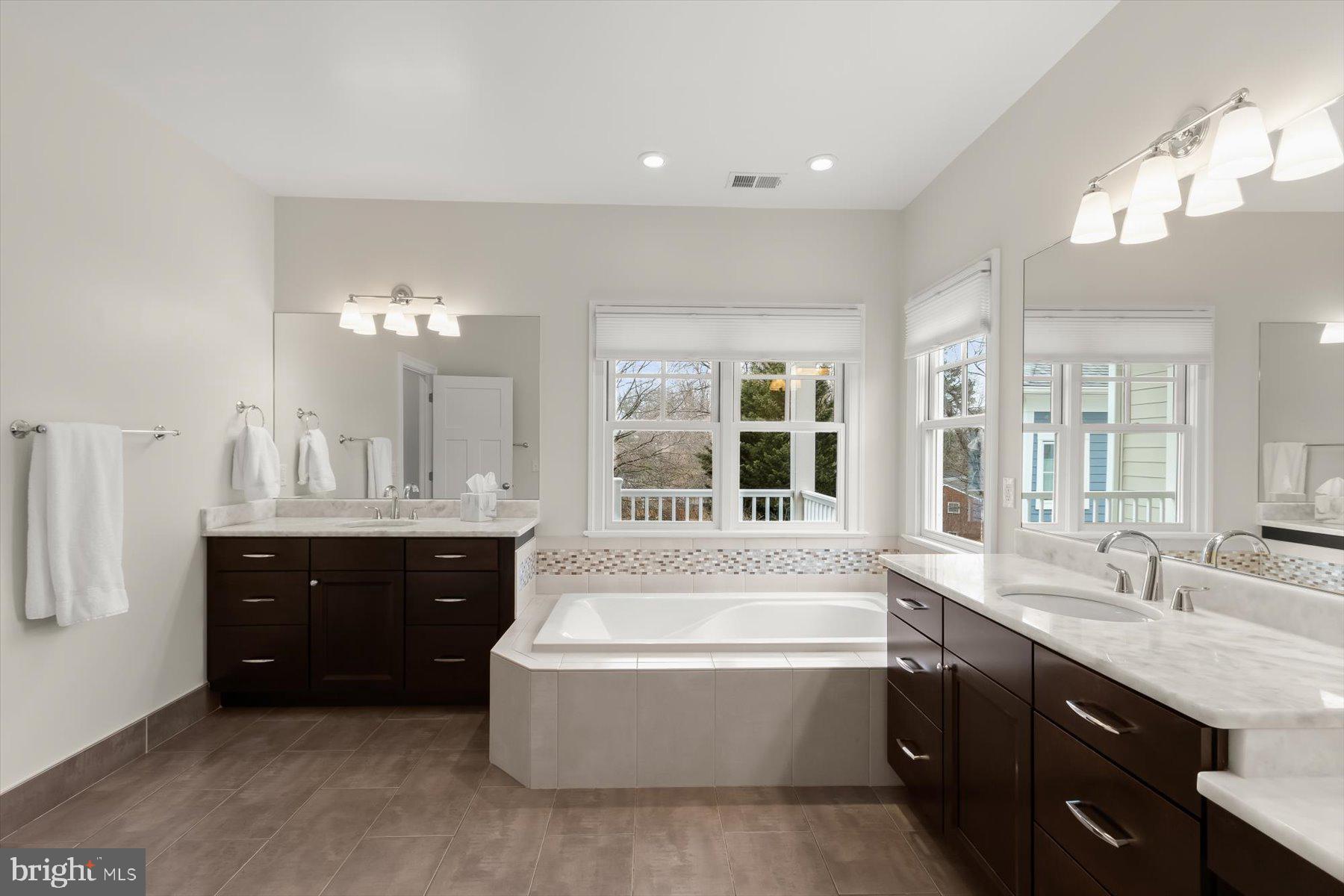 GROVE AVENUE - Residential