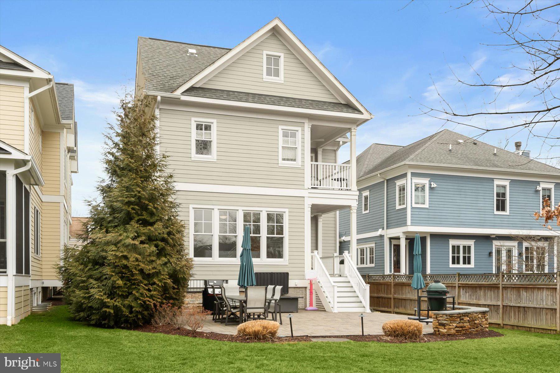 GROVE AVENUE - Residential