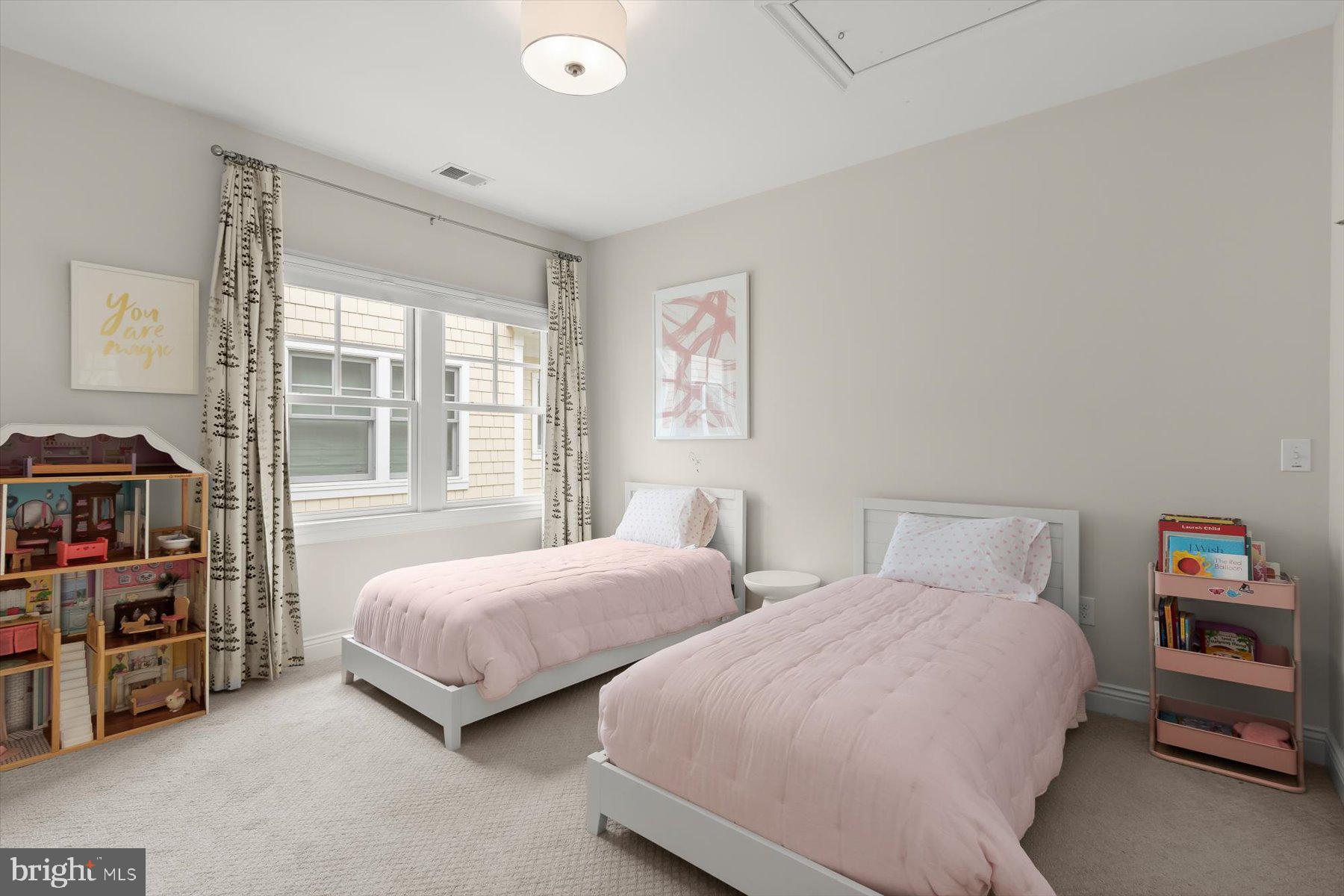 GROVE AVENUE - Residential