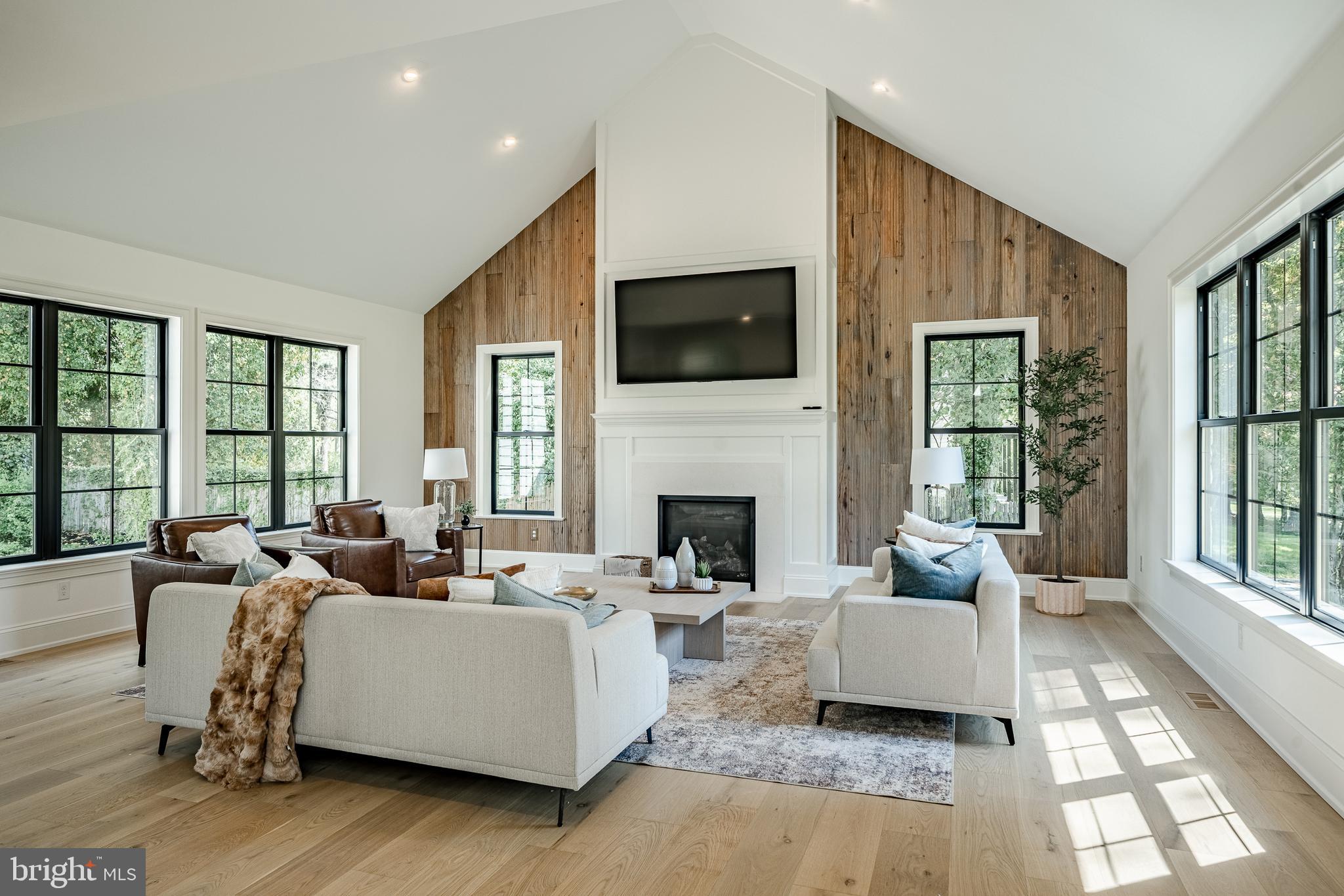 SUGARPOINTE - Residential