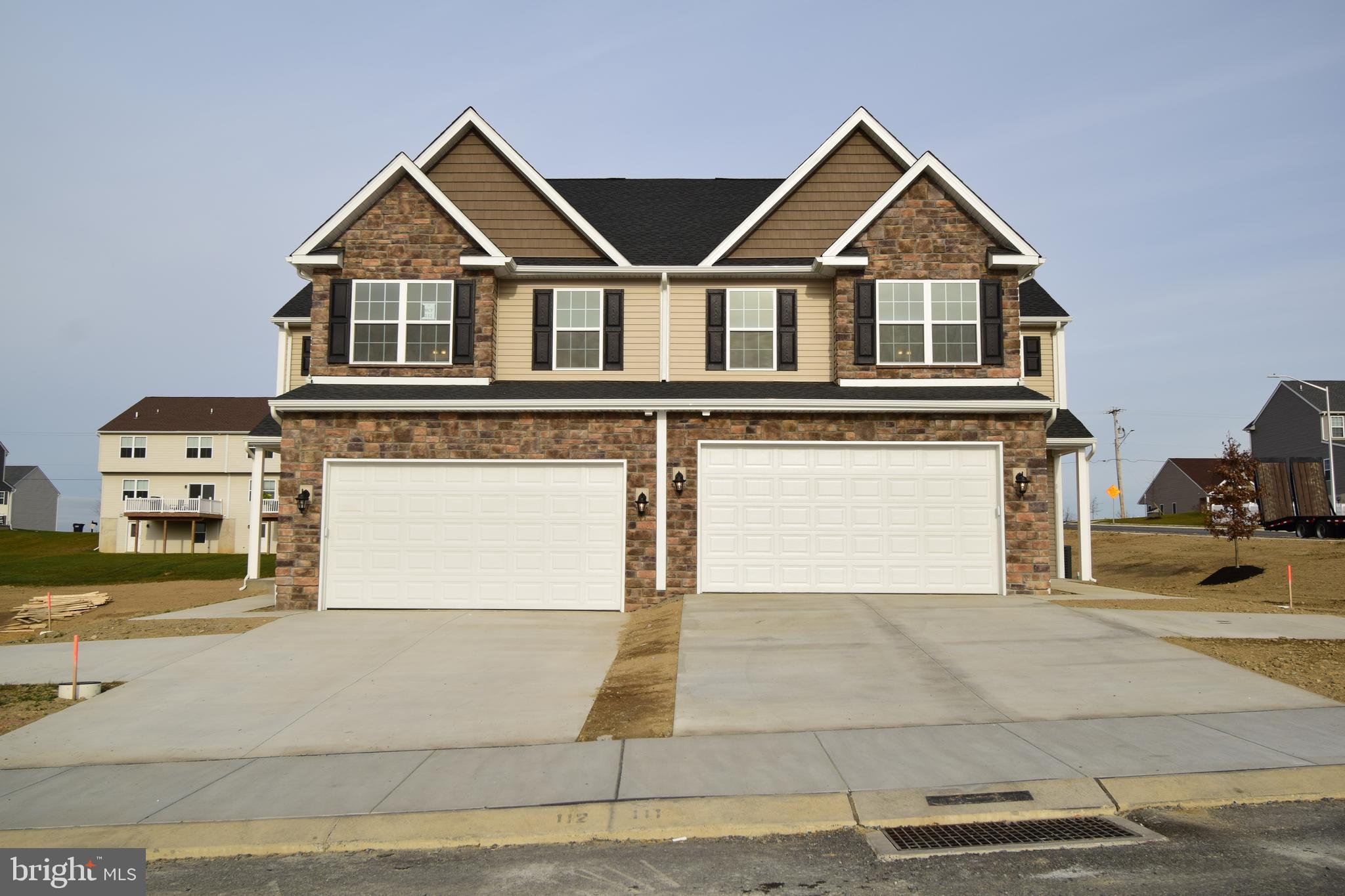 MCINTOSH FARMS - Residential