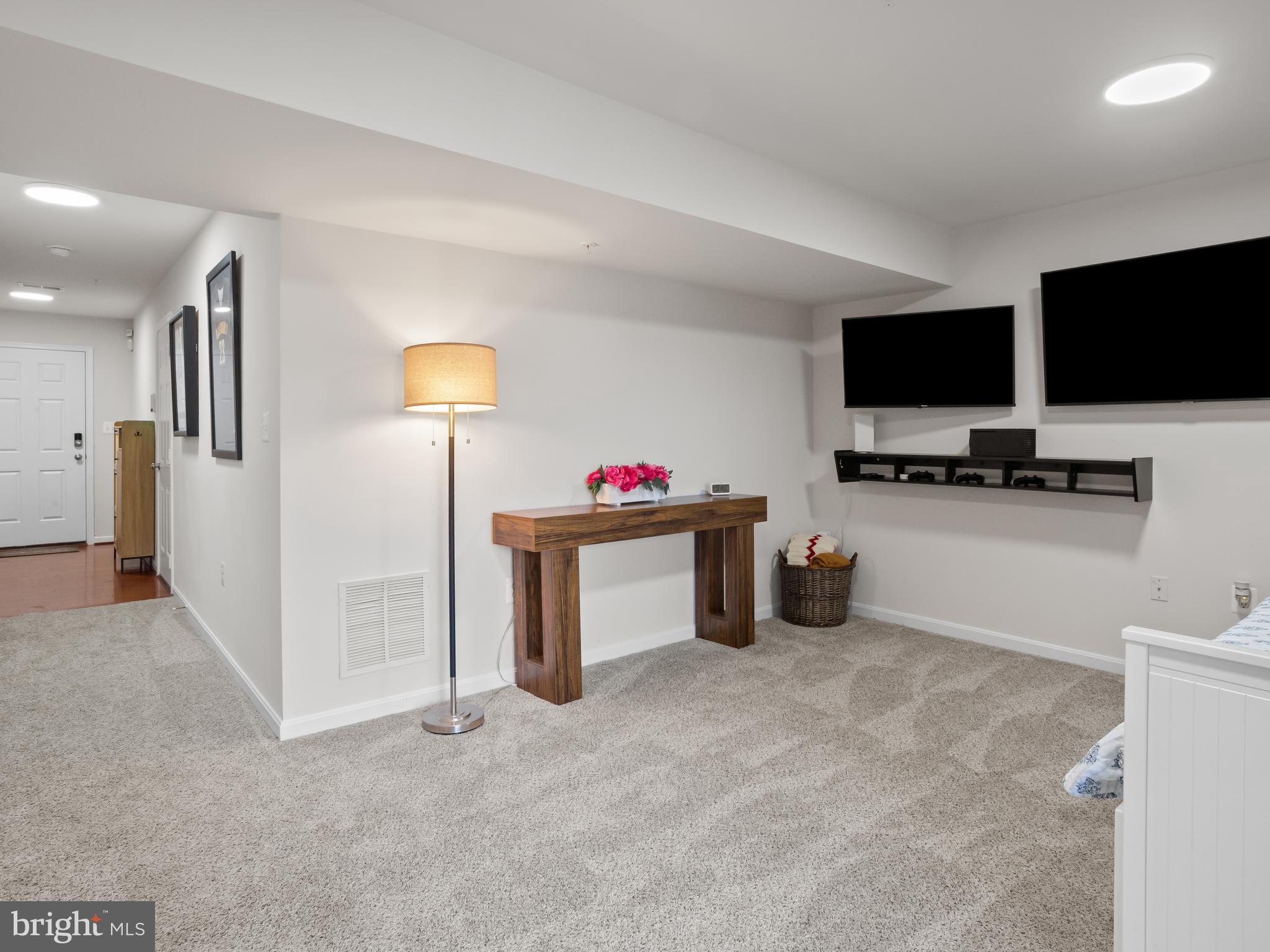 VILLAGES AT PEPPER MILL - Residential