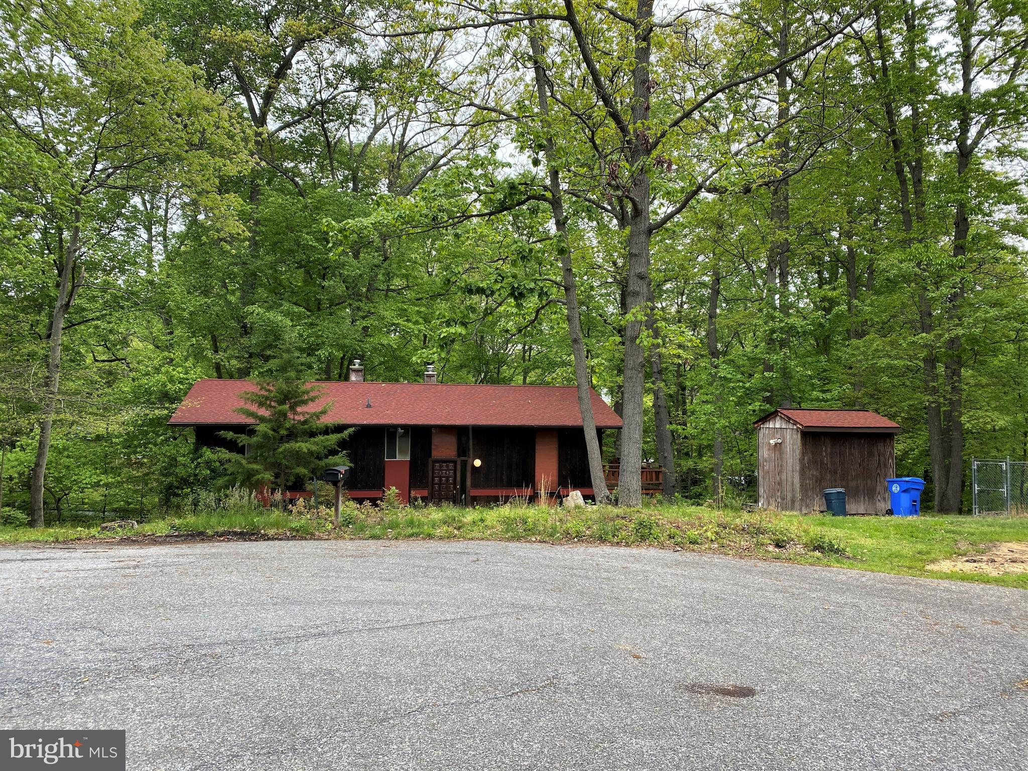 Calling all handymen and investors! Fixer upper with lots of potential! Bring it back to its original beauty...