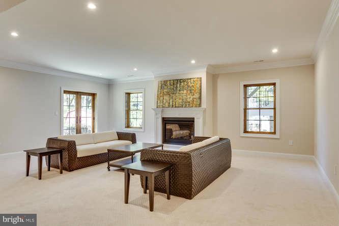 LANGLEY MANOR - Residential