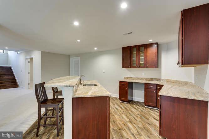 LANGLEY MANOR - Residential
