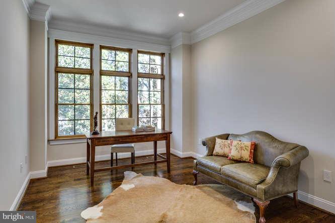 LANGLEY MANOR - Residential