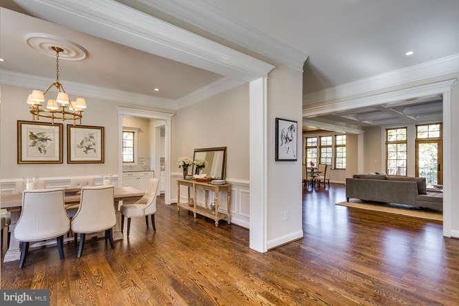 LANGLEY MANOR - Residential