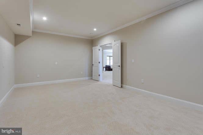 LANGLEY MANOR - Residential