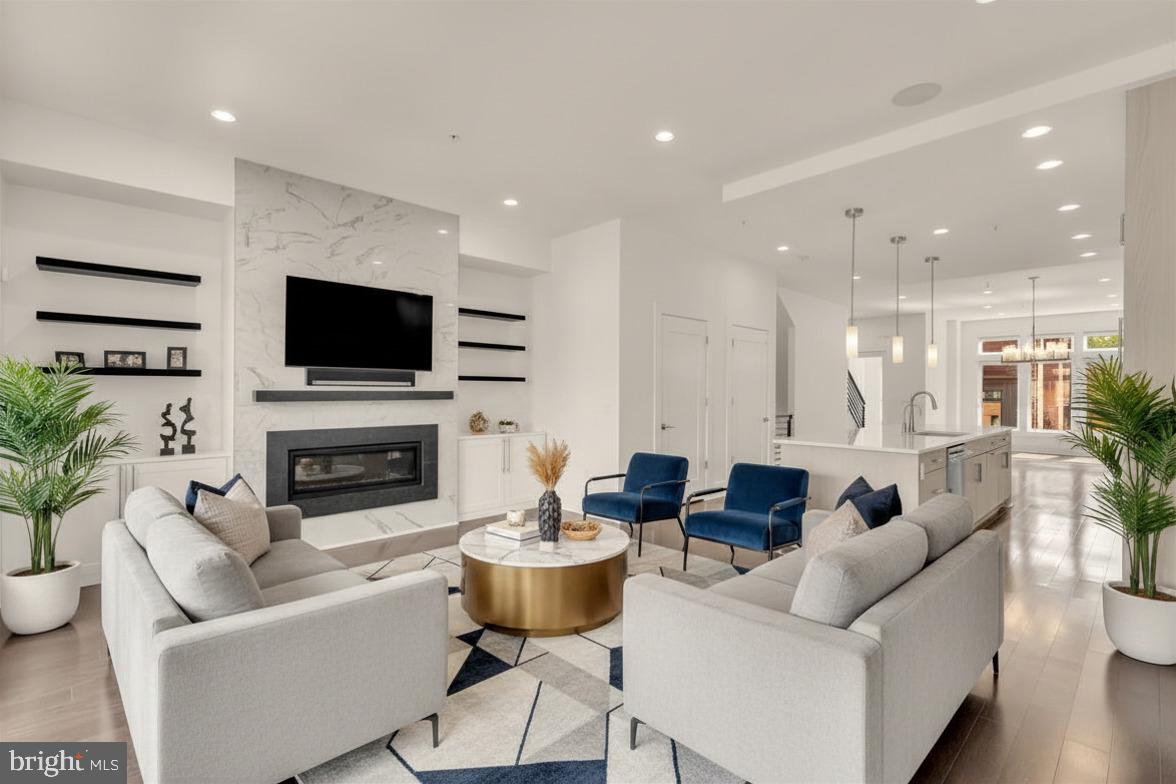 GROSVENOR HEIGHTS - Residential