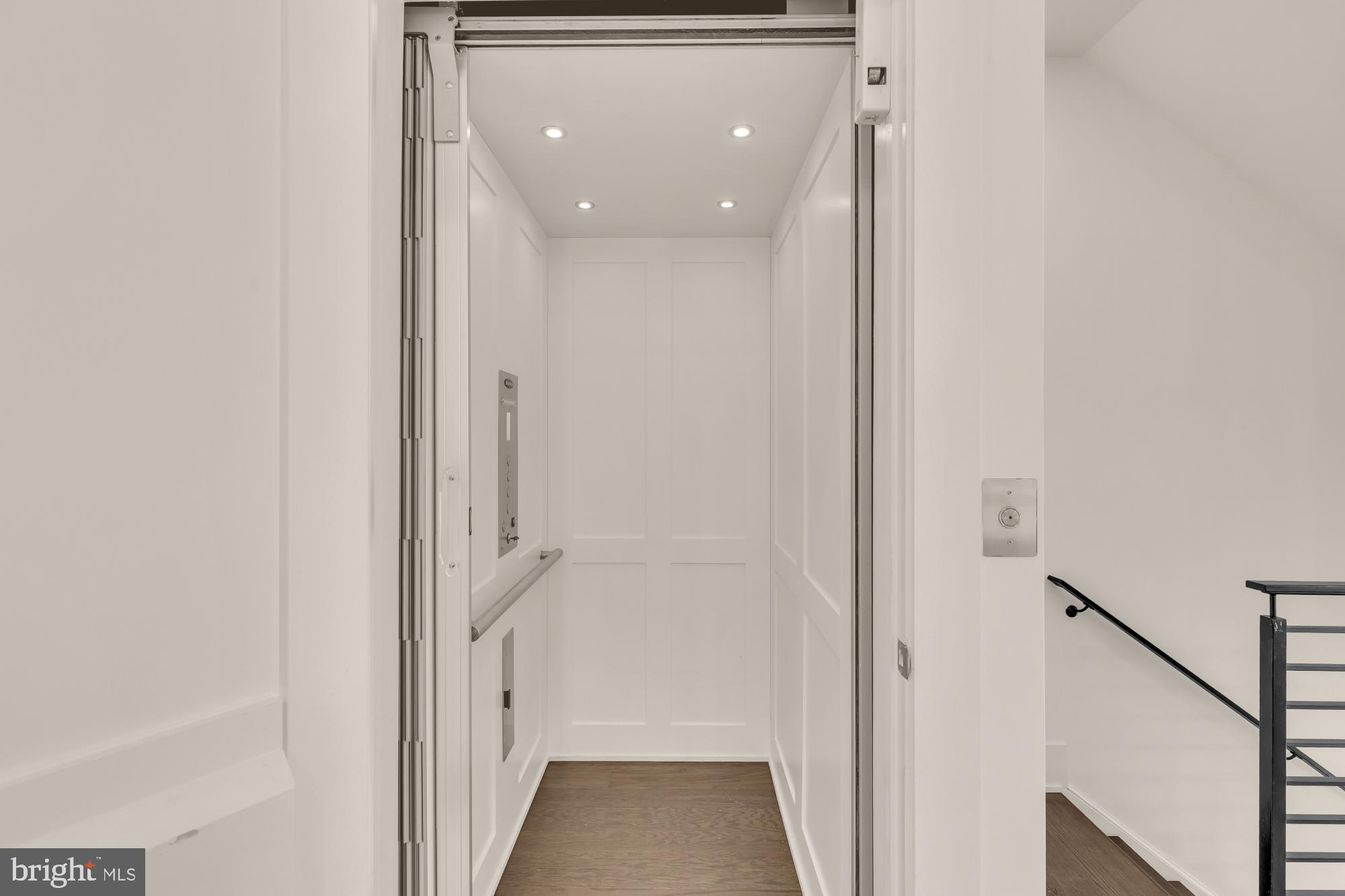 GROSVENOR HEIGHTS - Residential