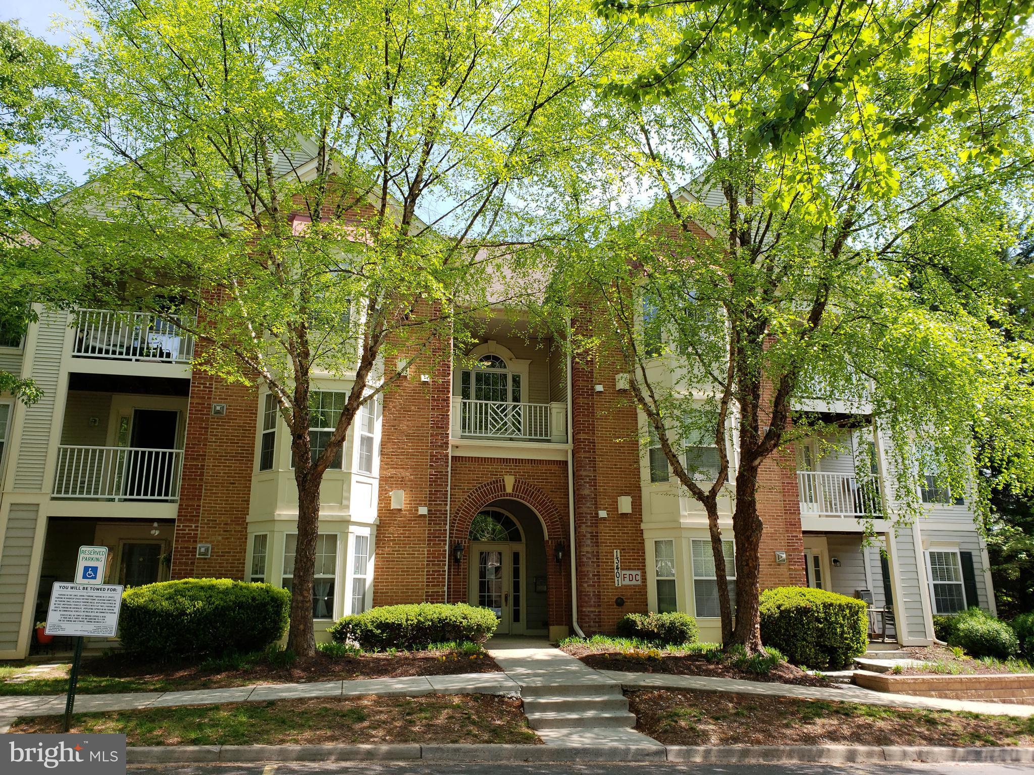 This is it.. Beautifully maintained 2 bedrooms with walk-in closet & 2 full baths, spacious open floor plan condo unit with updated kitchen with granite counter top, sparkling hardwood floors, freshly paint through-out, new hot water heater, new light fixtures and more. Club house, swimming pool, tennis & basketball courts, very convenient  condo location, **FHA approved**