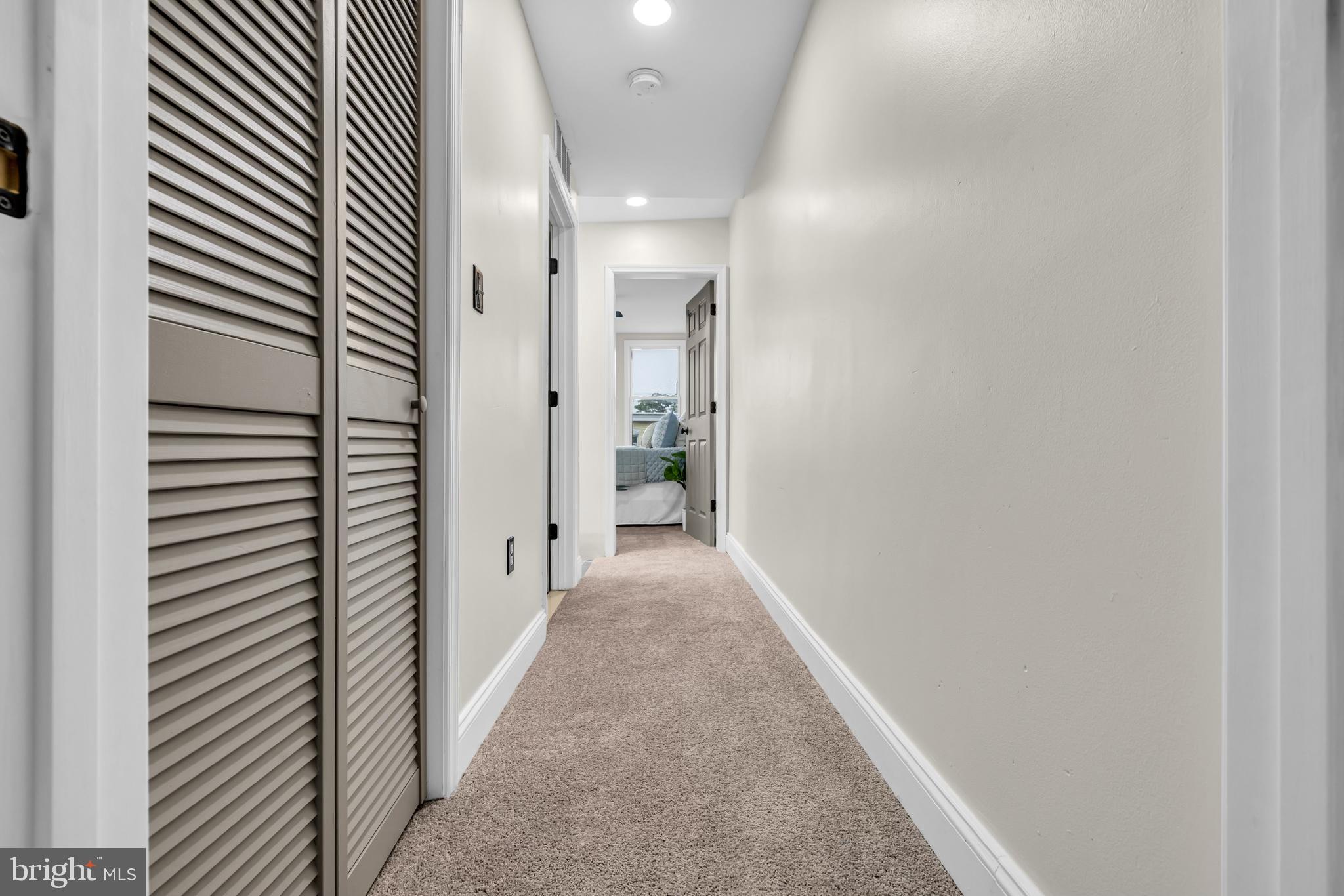 HOLLINS MARKET - Residential