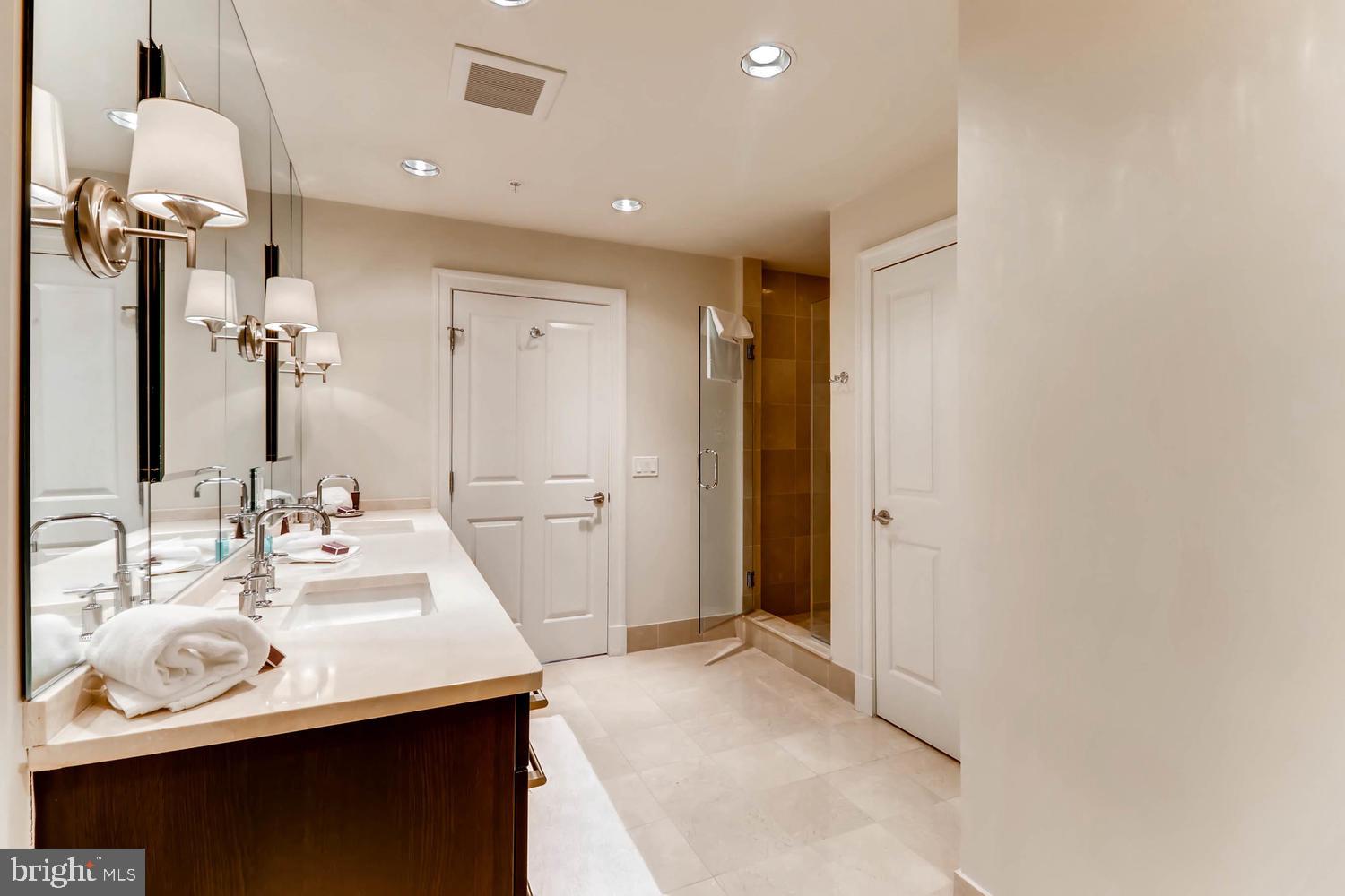 THE RITZ-CARLTON RESIDENCES - Residential Lease