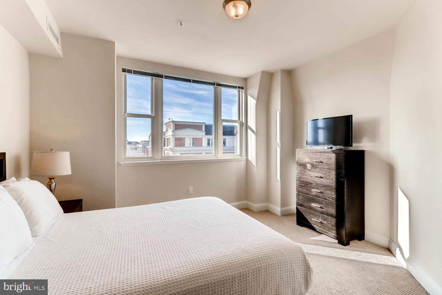THE RITZ-CARLTON RESIDENCES - Residential Lease