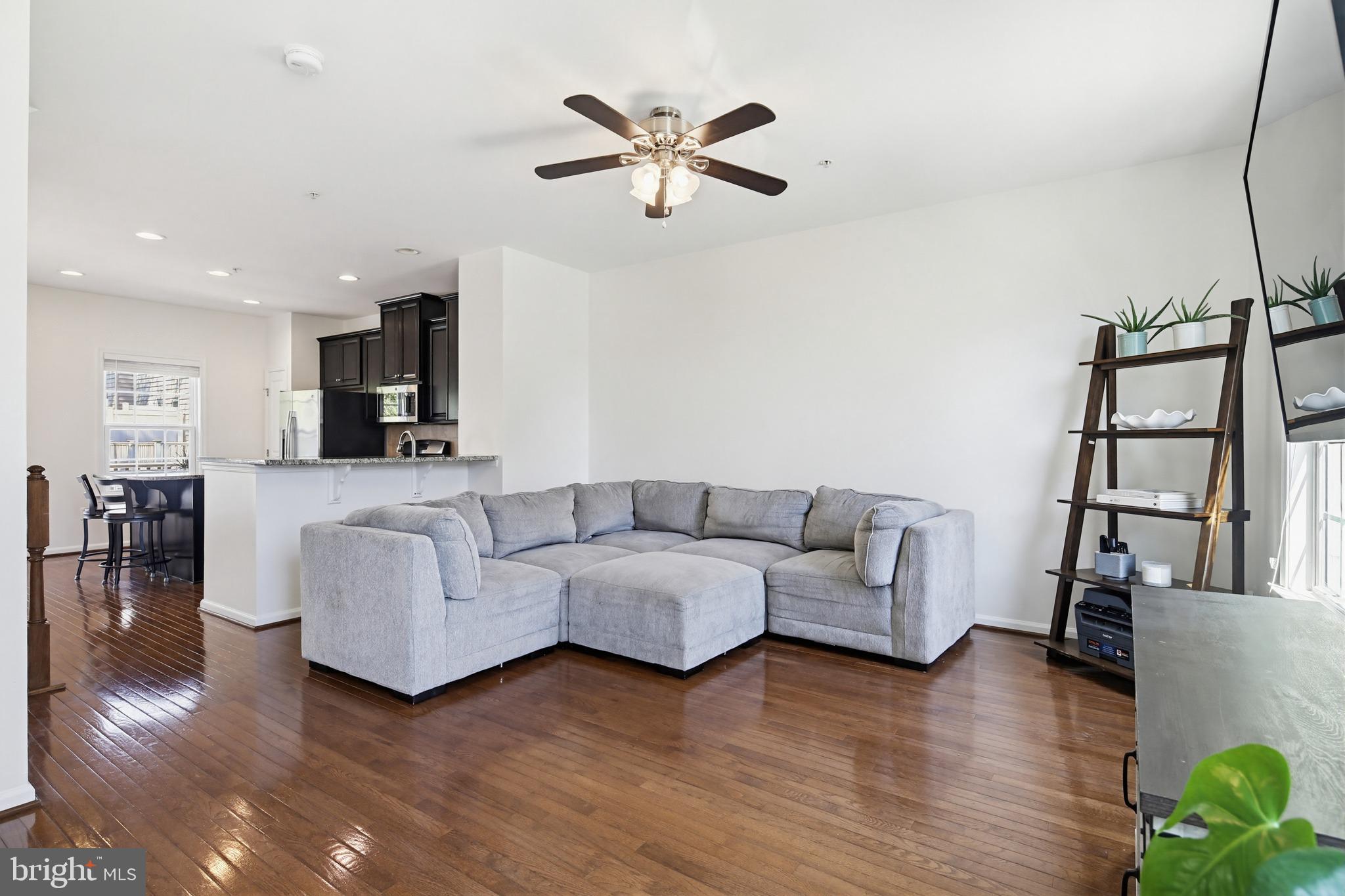 HOWARD SQUARE - Residential