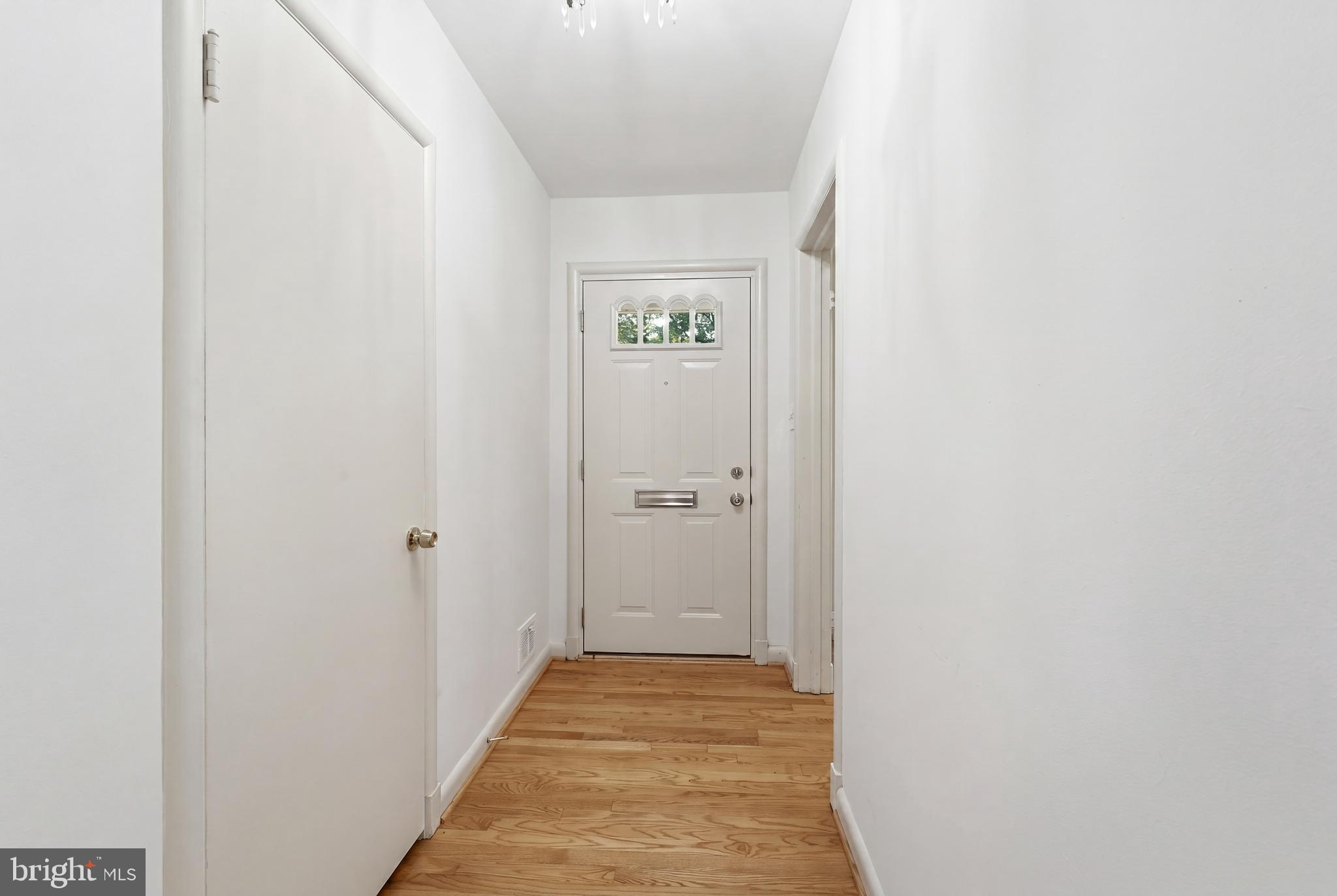 BURNT MILLS GAR-VILL - Residential