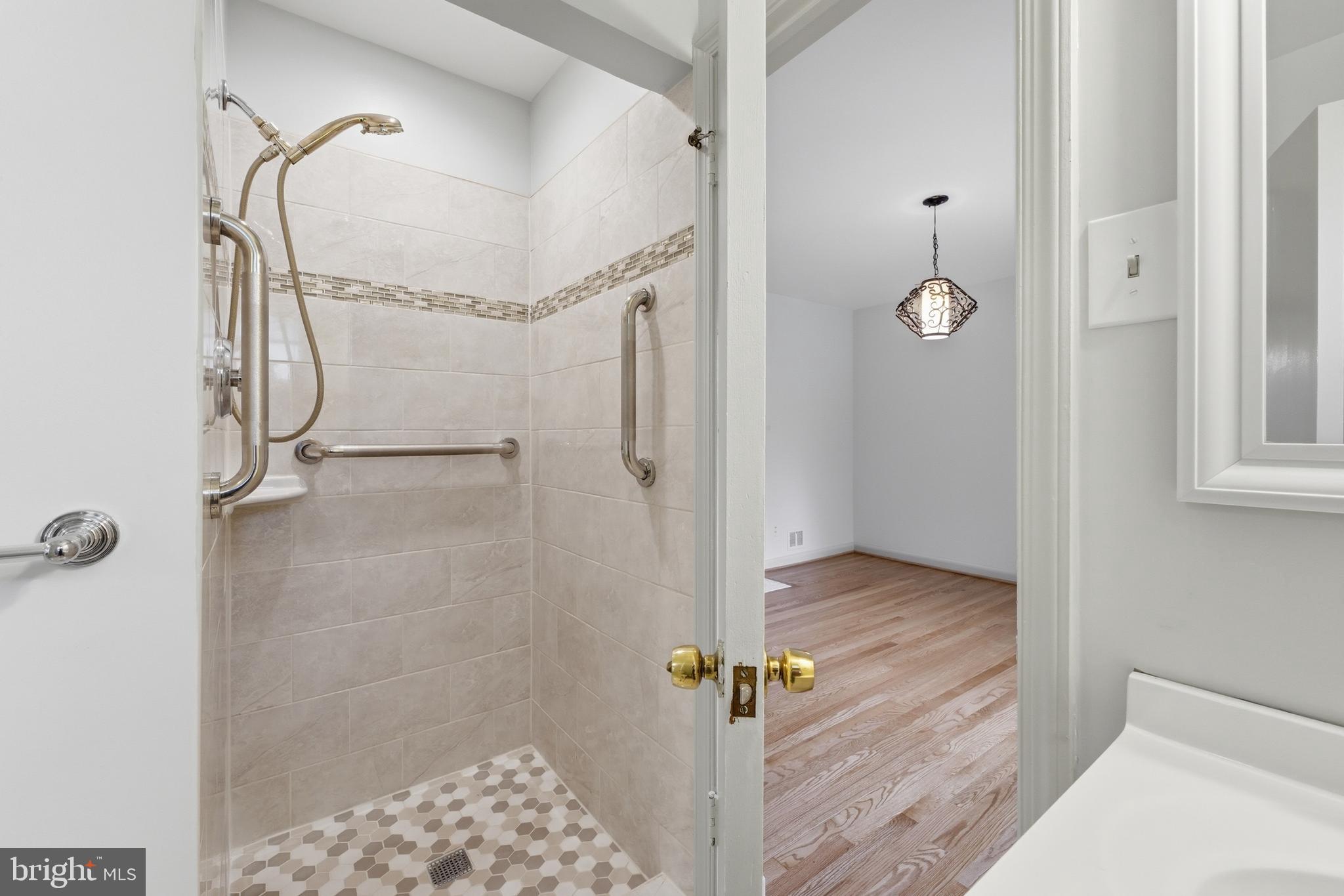 BURNT MILLS GAR-VILL - Residential