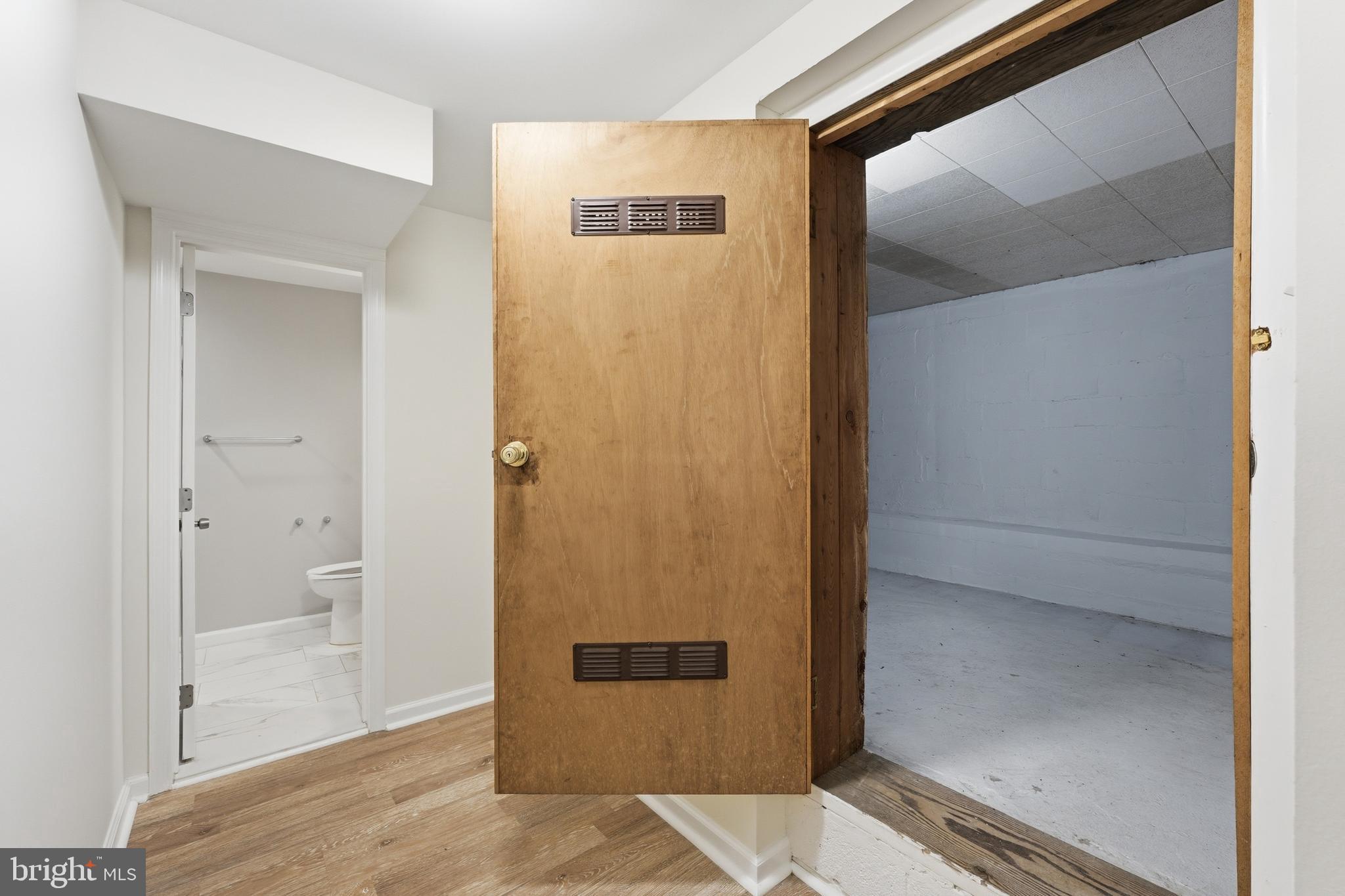 BURNT MILLS GAR-VILL - Residential
