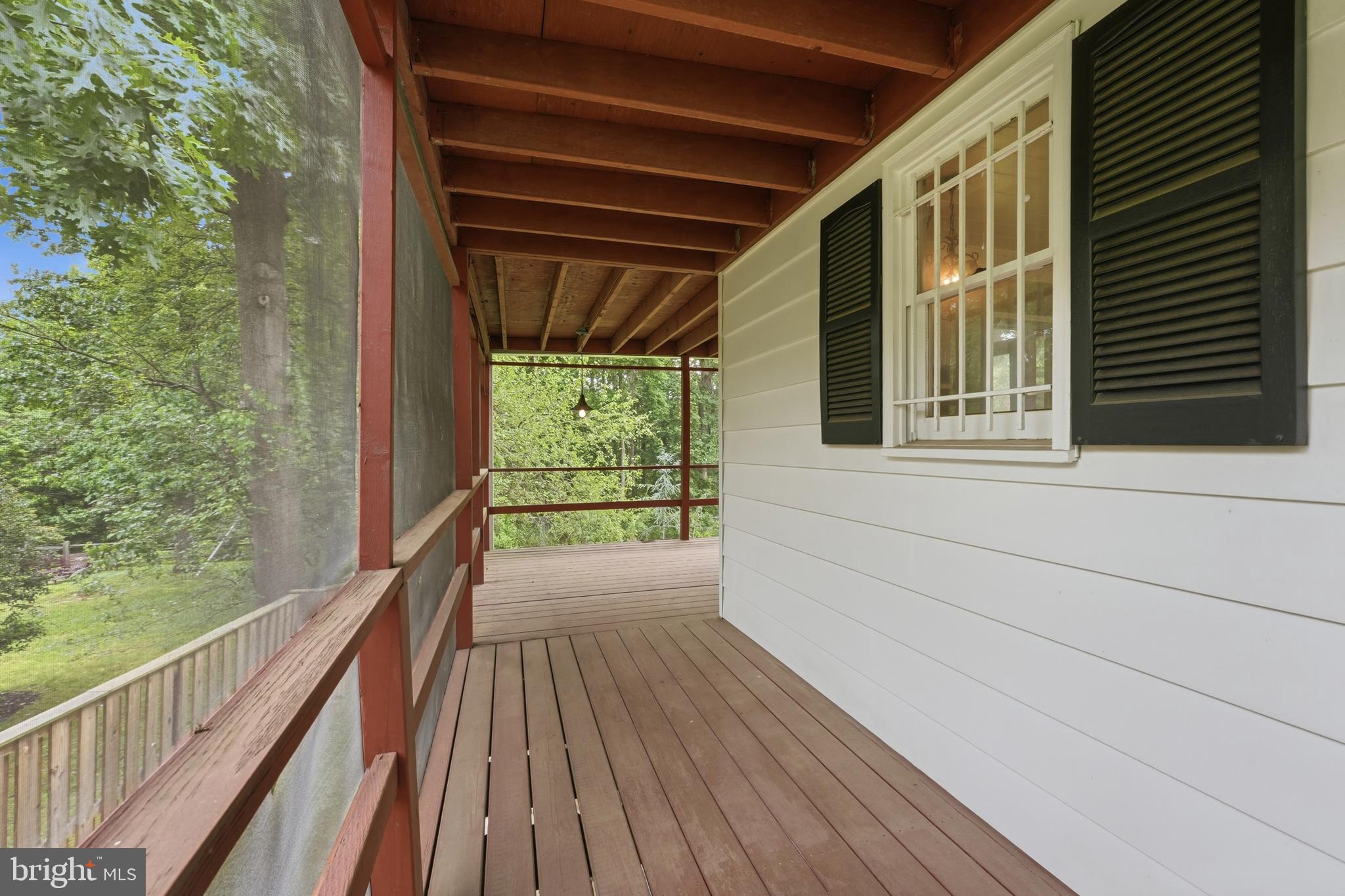 BURNT MILLS GAR-VILL - Residential