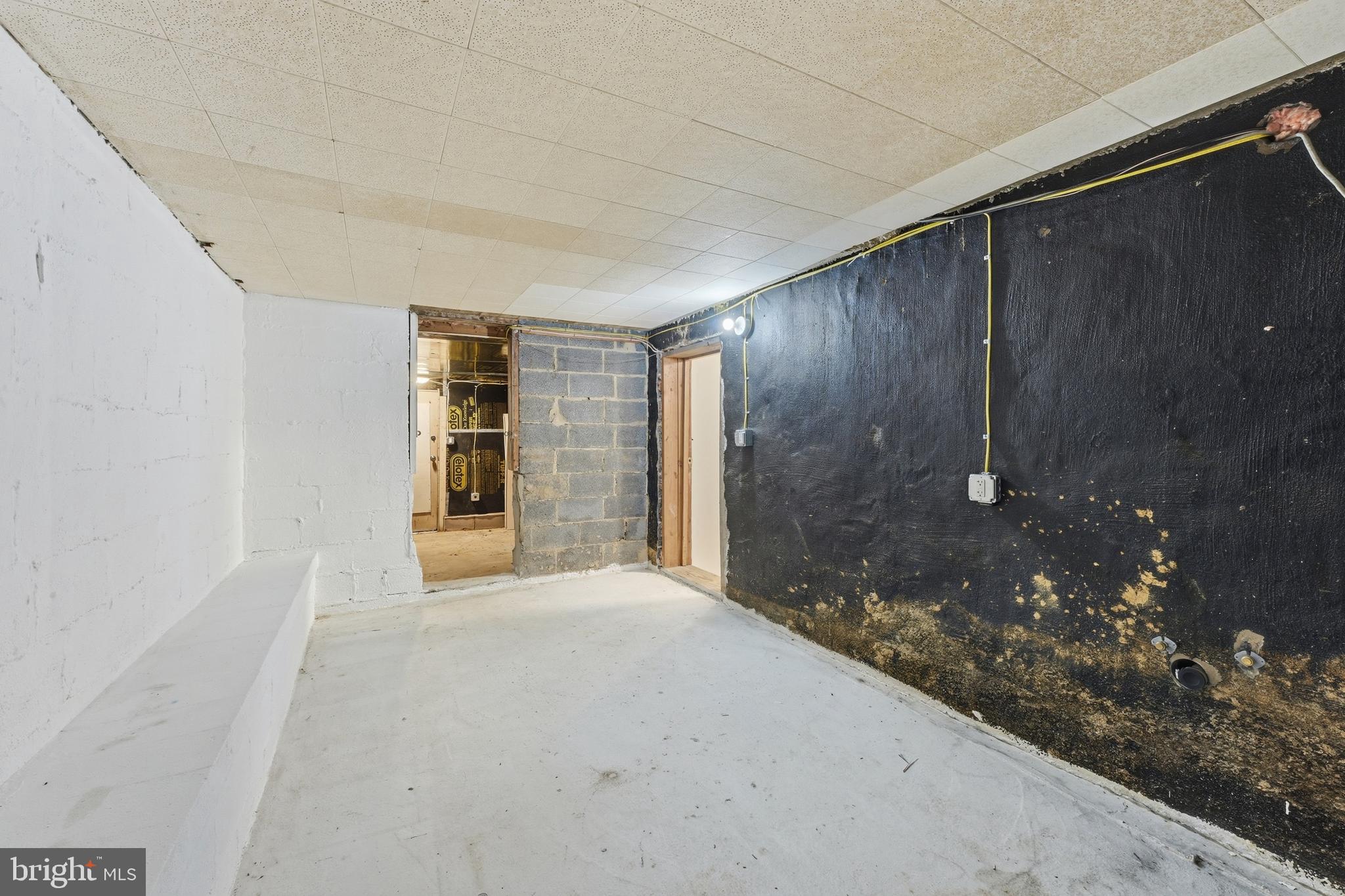 BURNT MILLS GAR-VILL - Residential