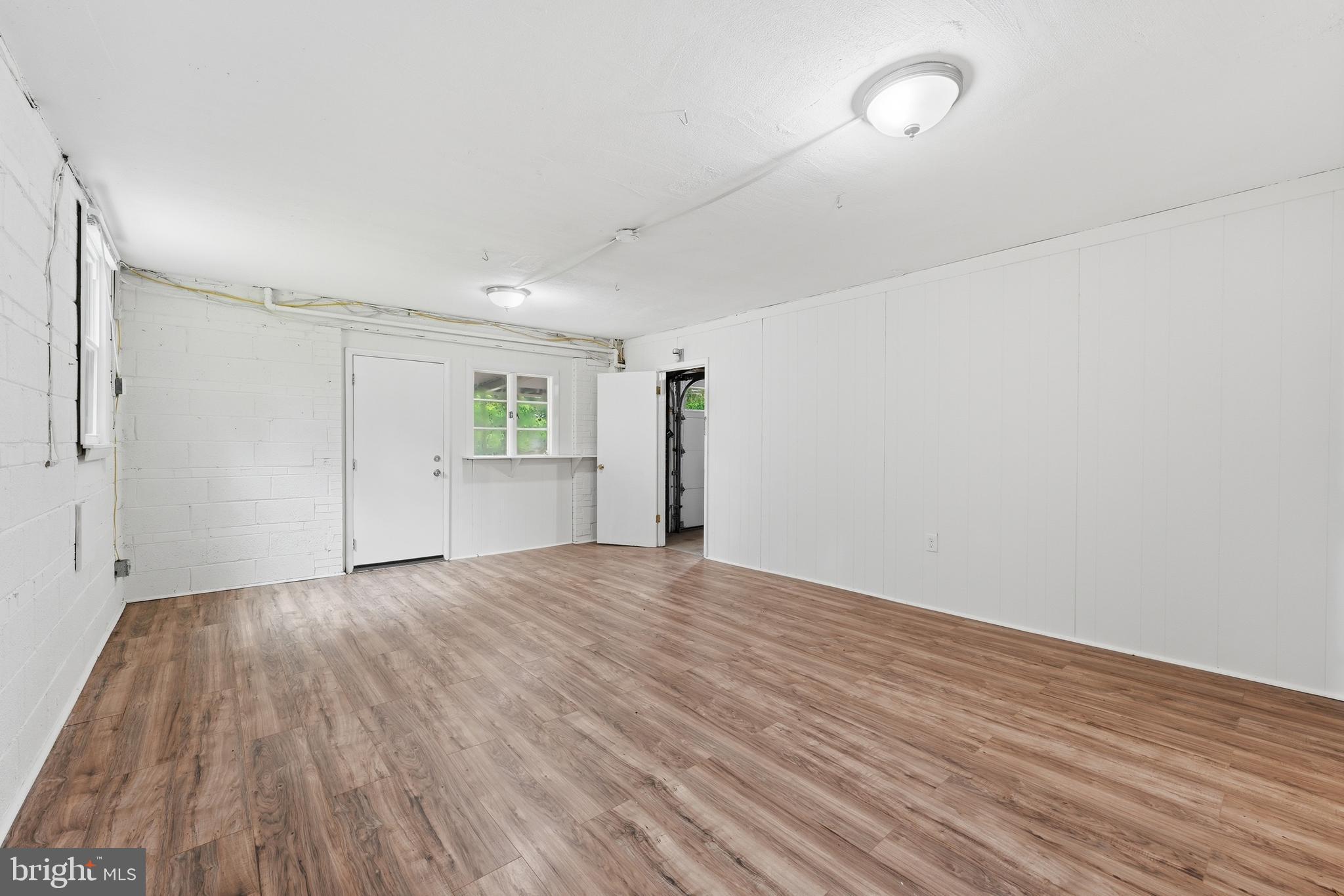 BURNT MILLS GAR-VILL - Residential