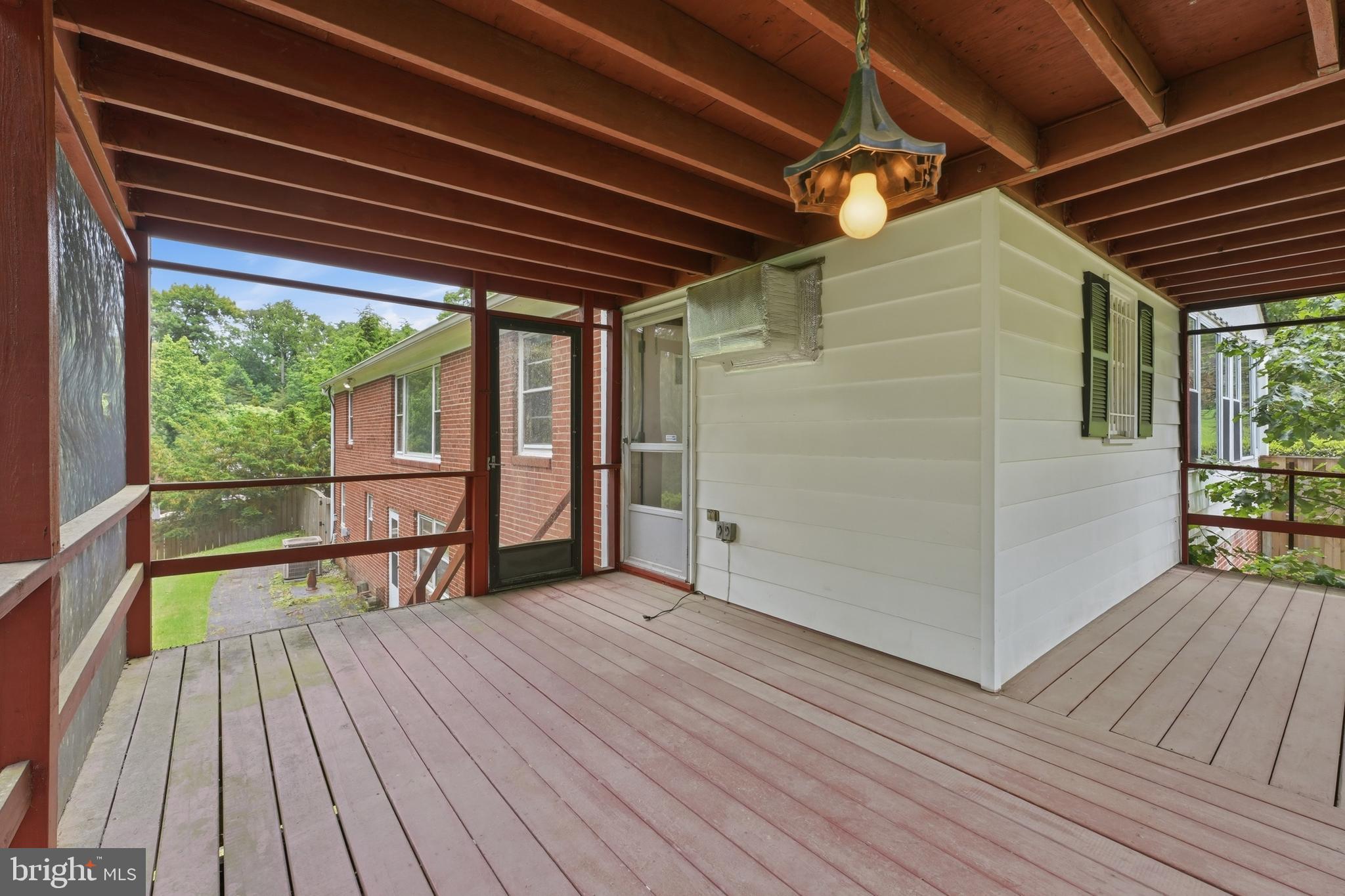 BURNT MILLS GAR-VILL - Residential