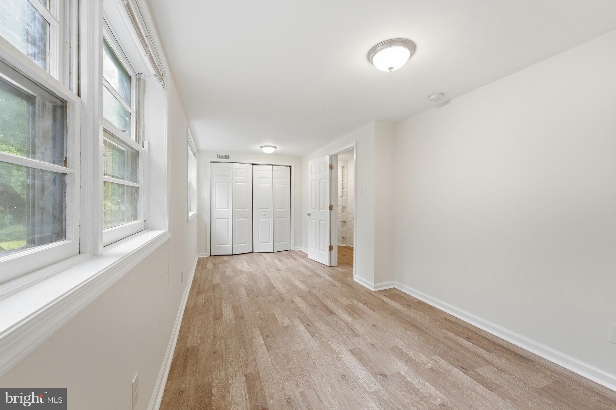 BURNT MILLS GAR-VILL - Residential