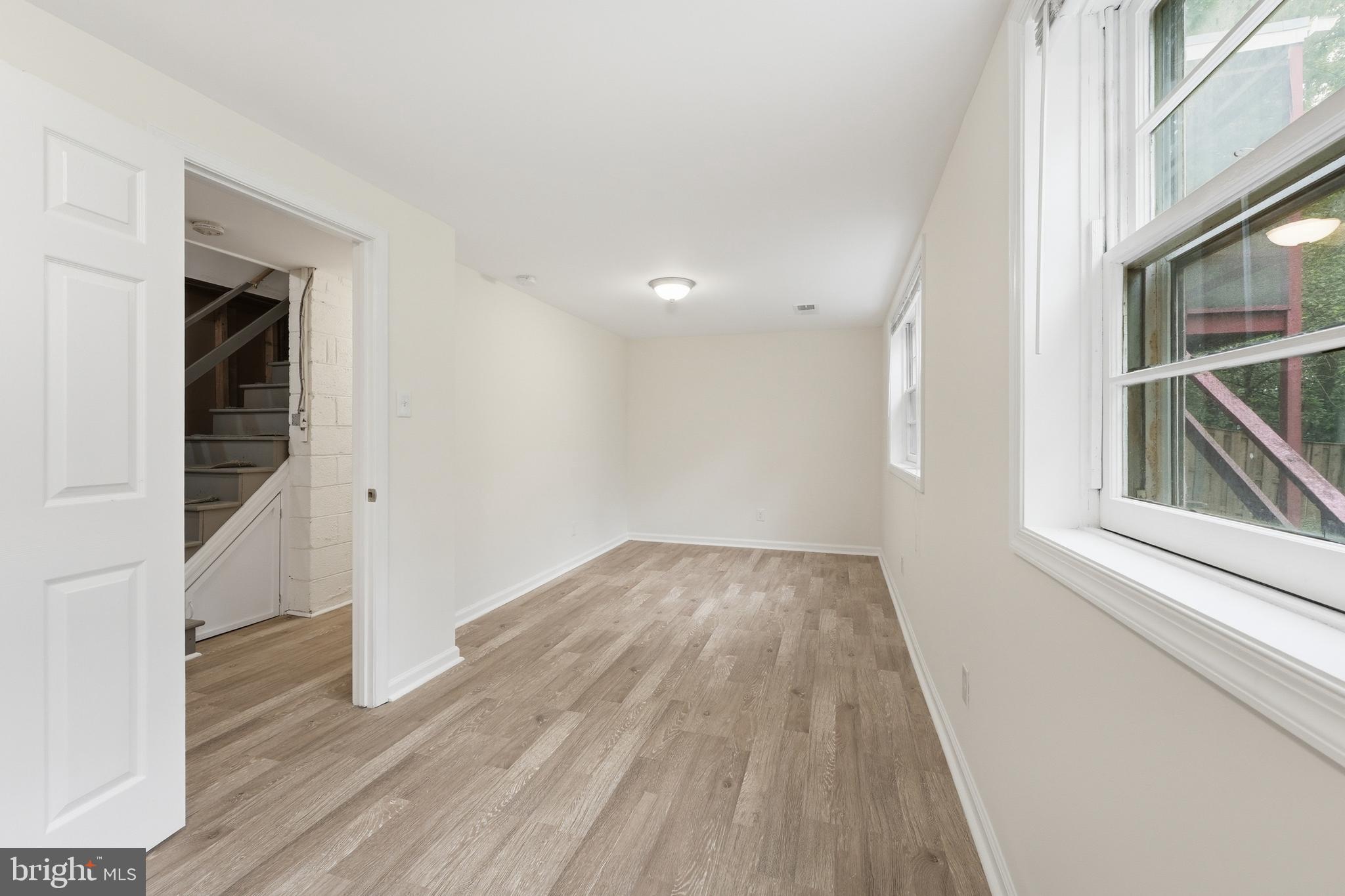 BURNT MILLS GAR-VILL - Residential