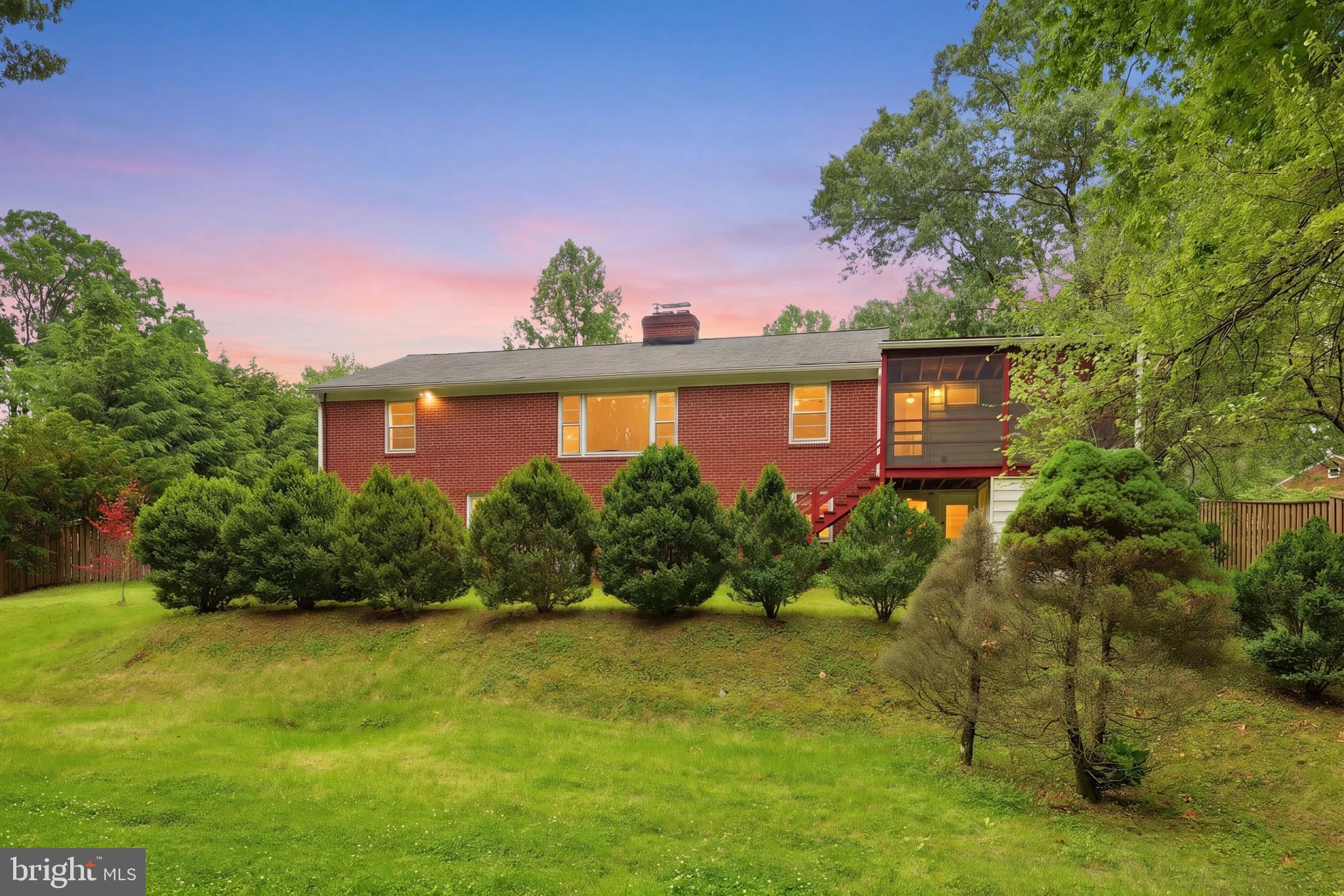 BURNT MILLS GAR-VILL - Residential