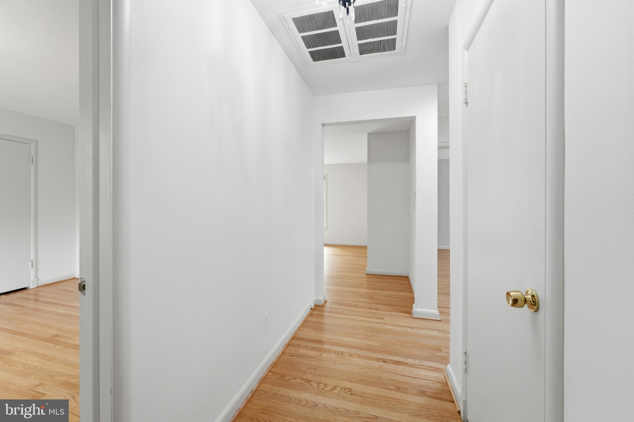 BURNT MILLS GAR-VILL - Residential