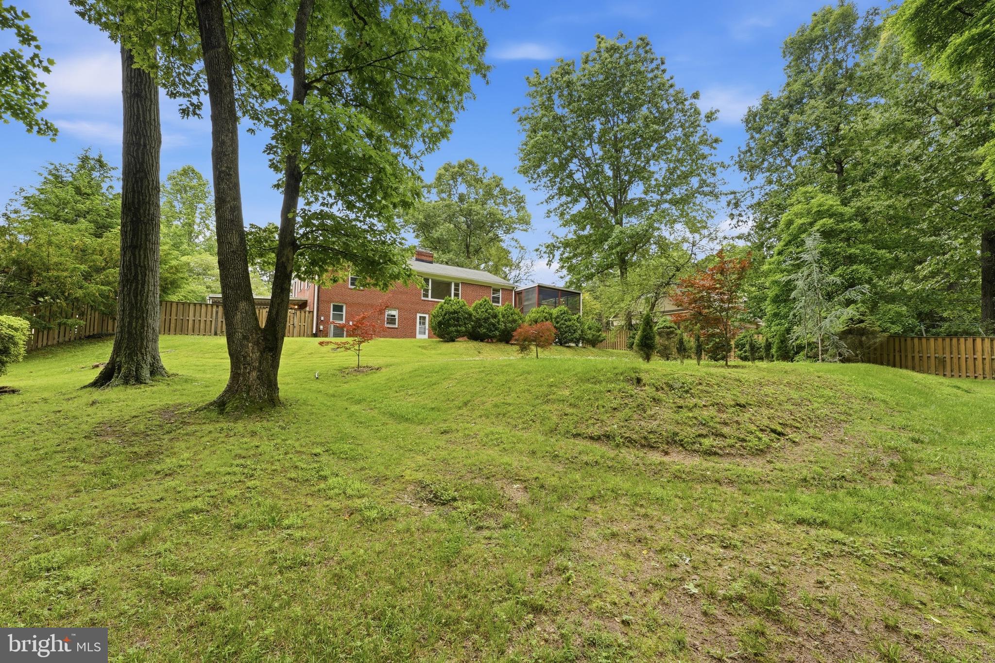 BURNT MILLS GAR-VILL - Residential