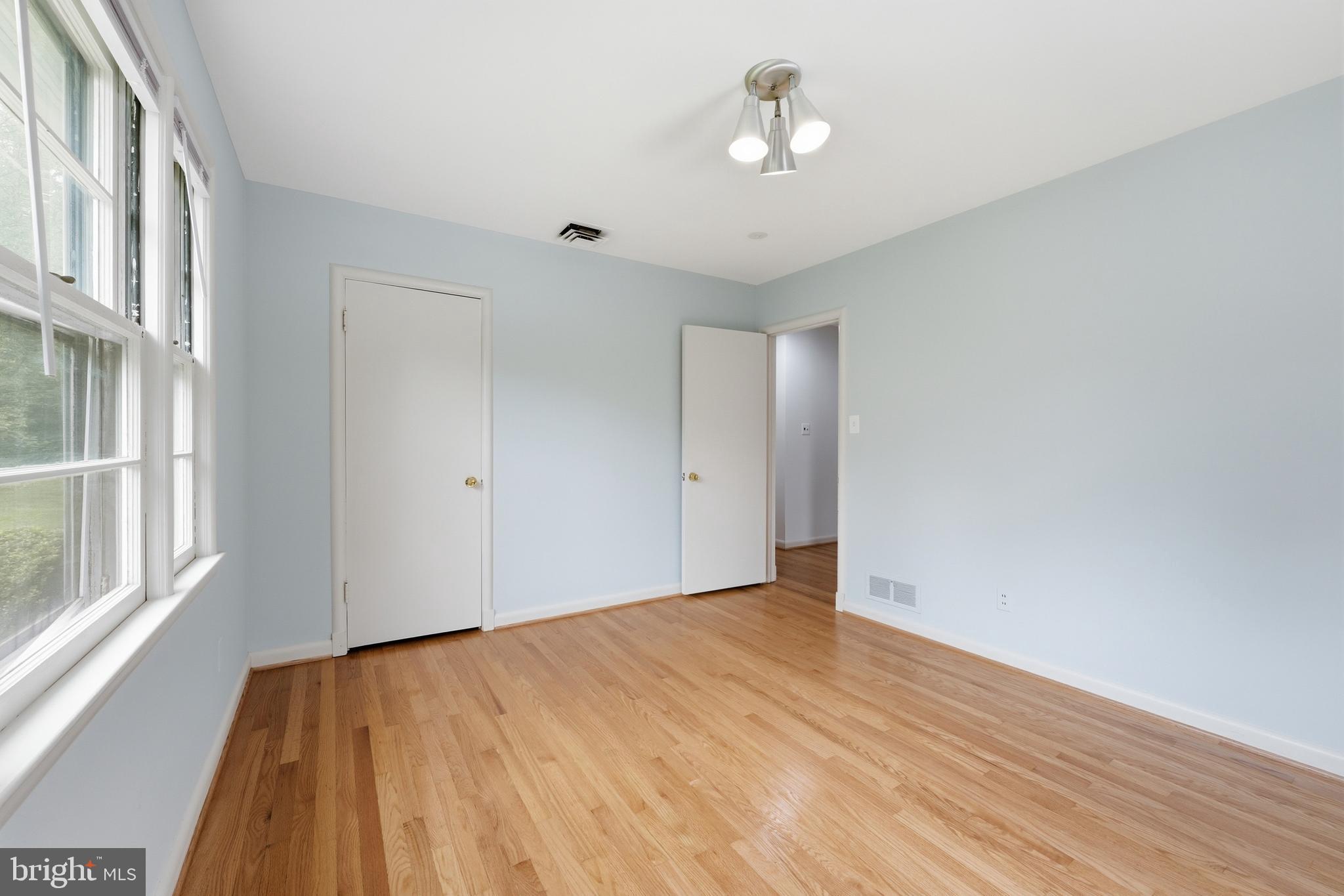 BURNT MILLS GAR-VILL - Residential