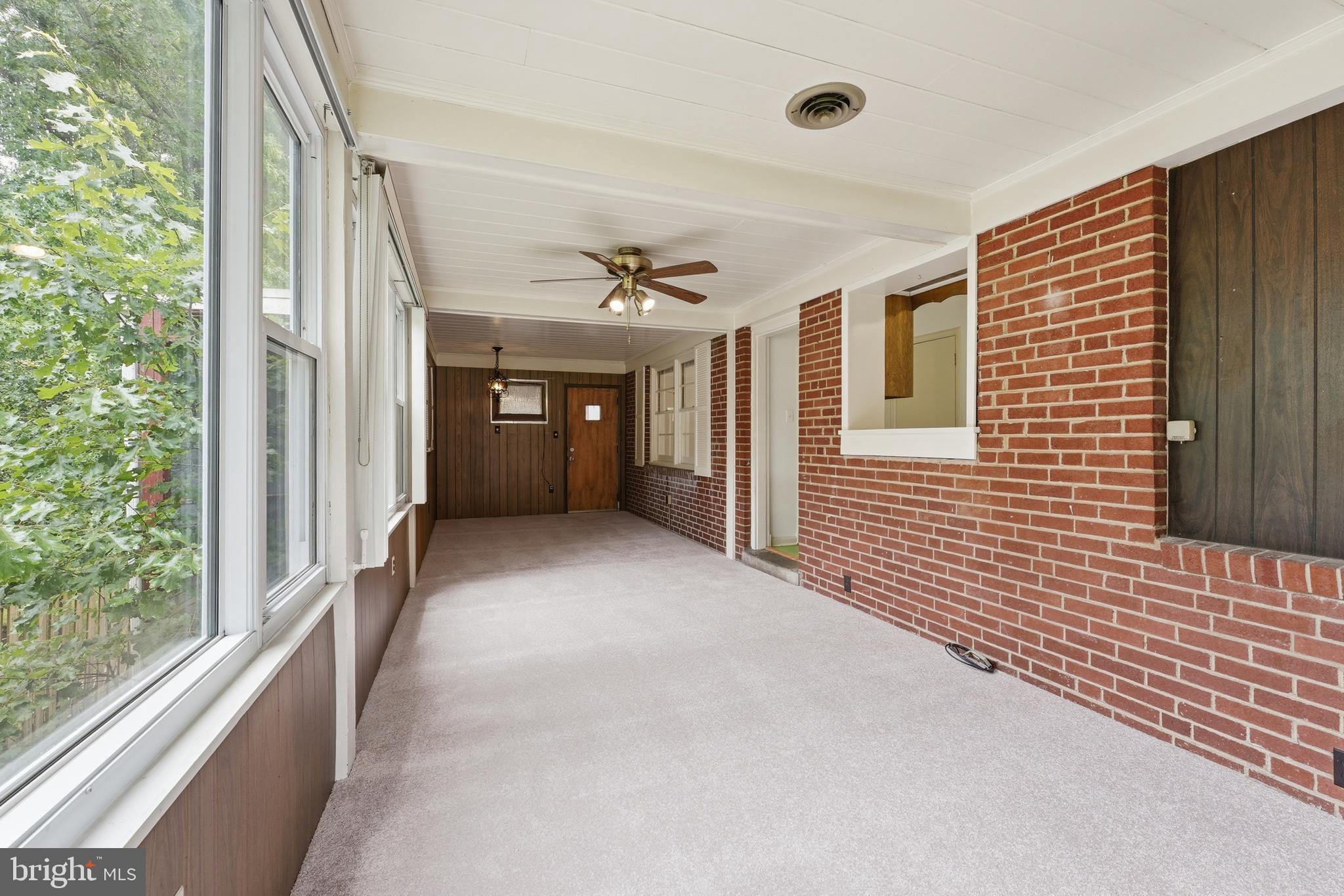 BURNT MILLS GAR-VILL - Residential