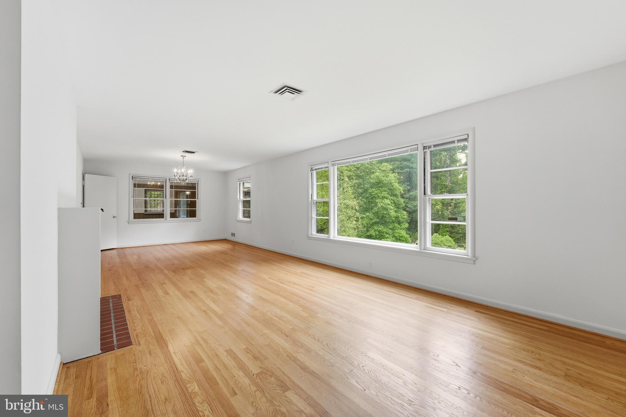 BURNT MILLS GAR-VILL - Residential