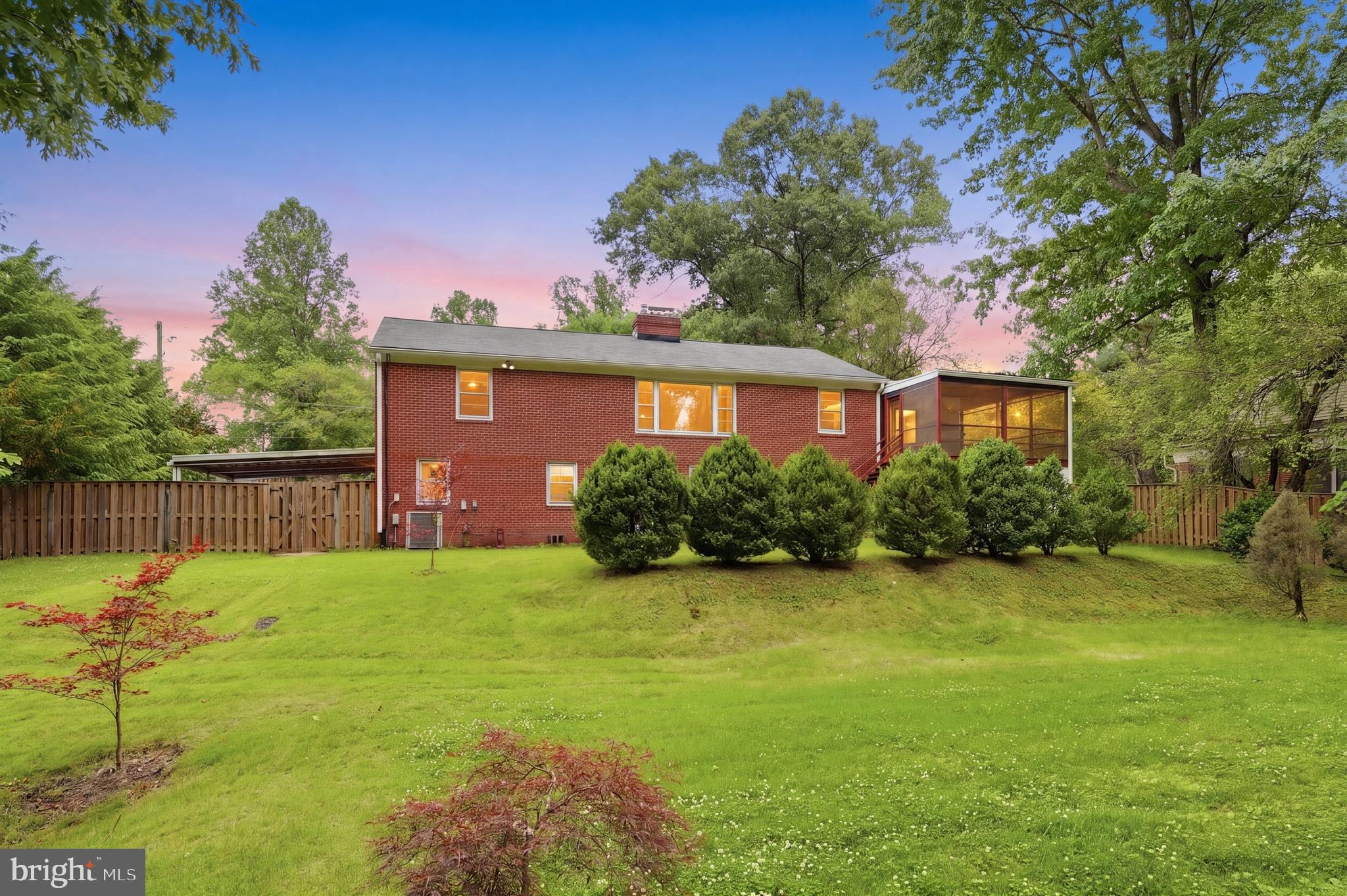 BURNT MILLS GAR-VILL - Residential