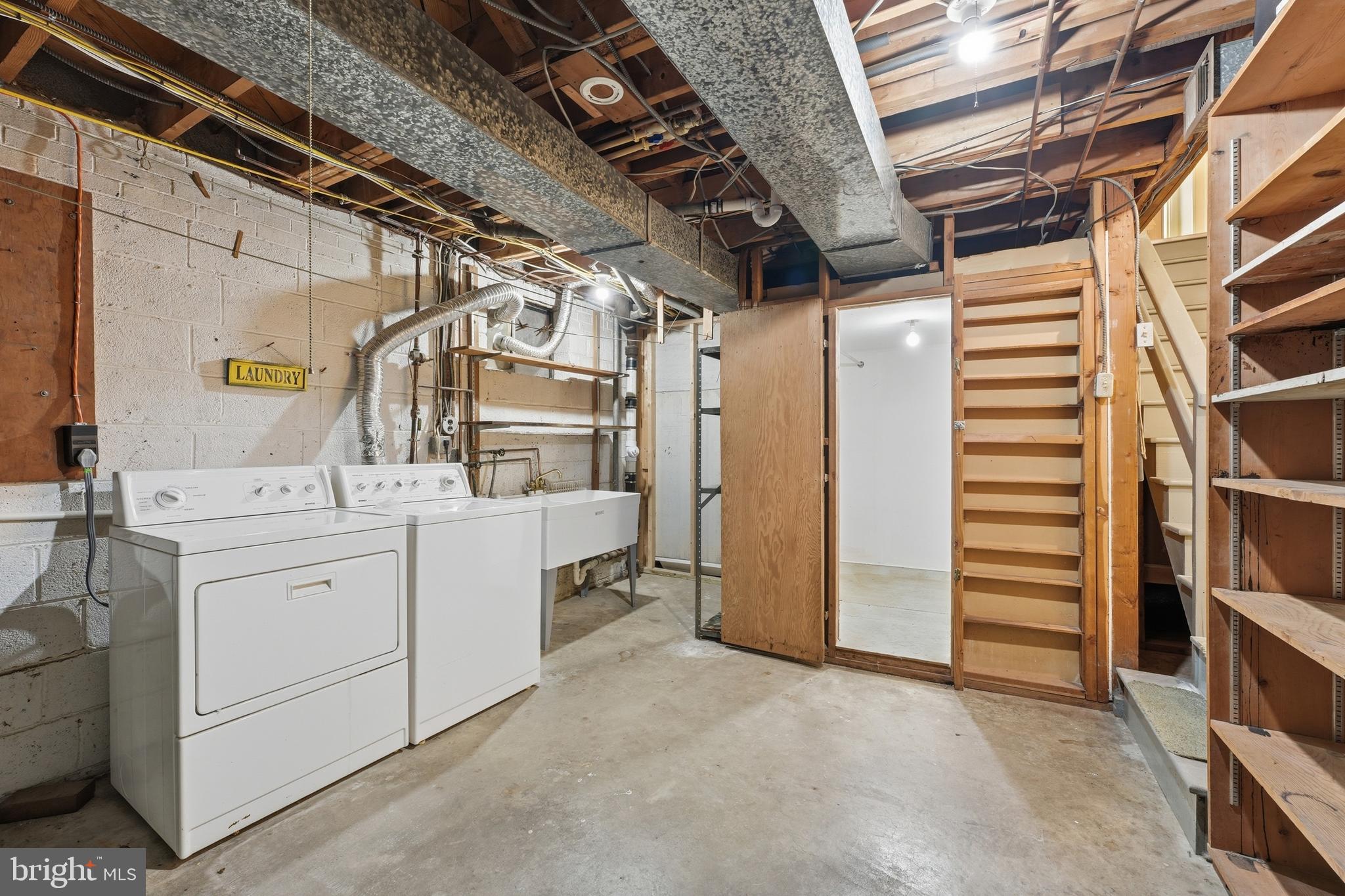BURNT MILLS GAR-VILL - Residential