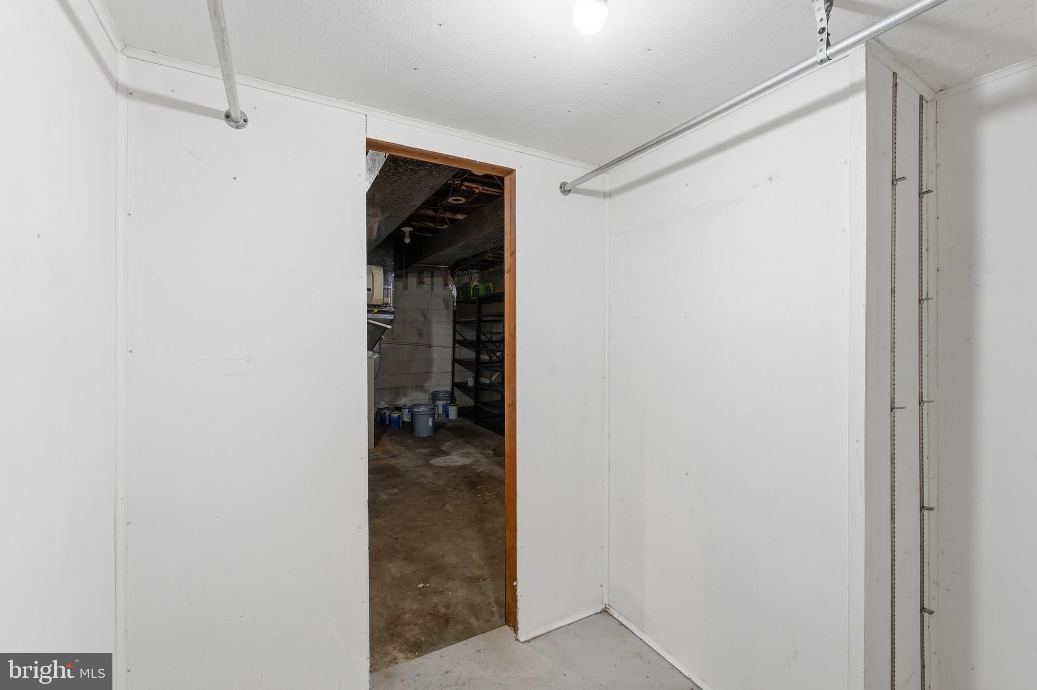 BURNT MILLS GAR-VILL - Residential