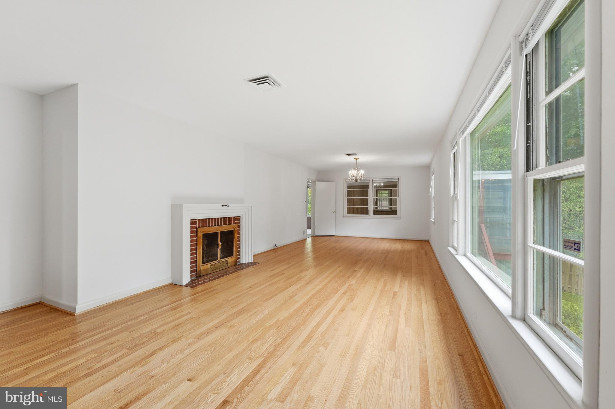 BURNT MILLS GAR-VILL - Residential