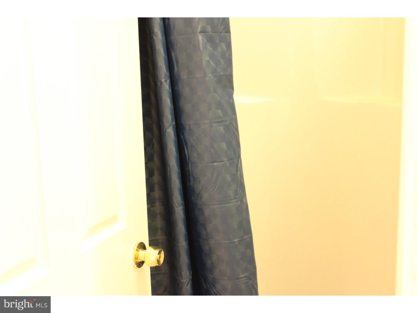 Spacious 1 bedroom 1 bath apartment for rent, 3rd floor unit, ceiling fan in each room, total rehab, close to restaurants, public transportation and Hospital.