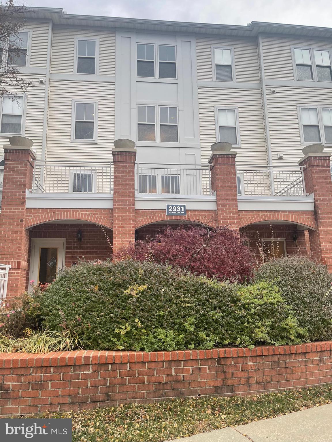 Great location just steps from the Vienna Metro! Bright and open floor plan. Bedrooms on either side of the unit for extra privacy. Kitchen has granite countertops and loads of cabinet space, and a balcony with extra storage. Community offers 2 pools, club room, secured building w/elevators and assigned underground parking!