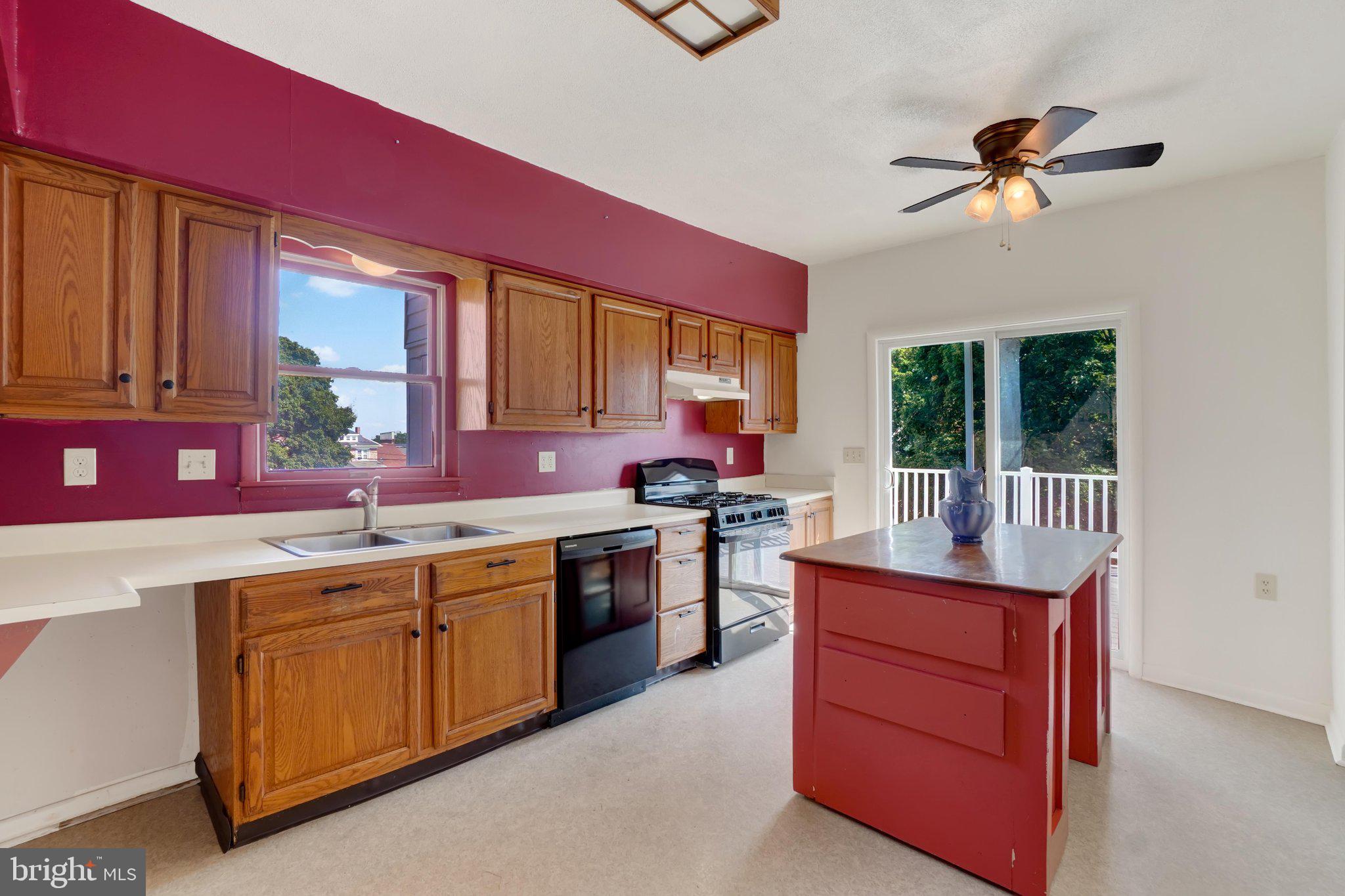 RED LION - Residential