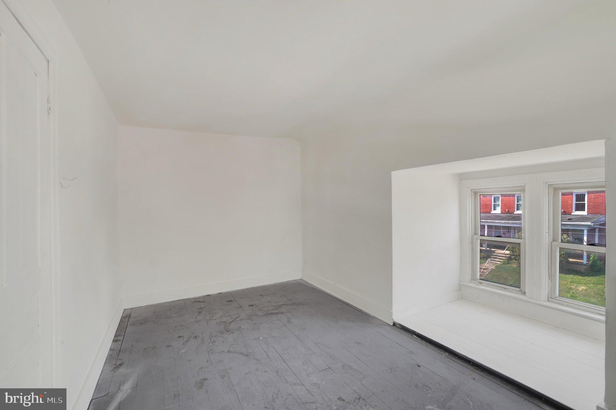 RED LION - Residential