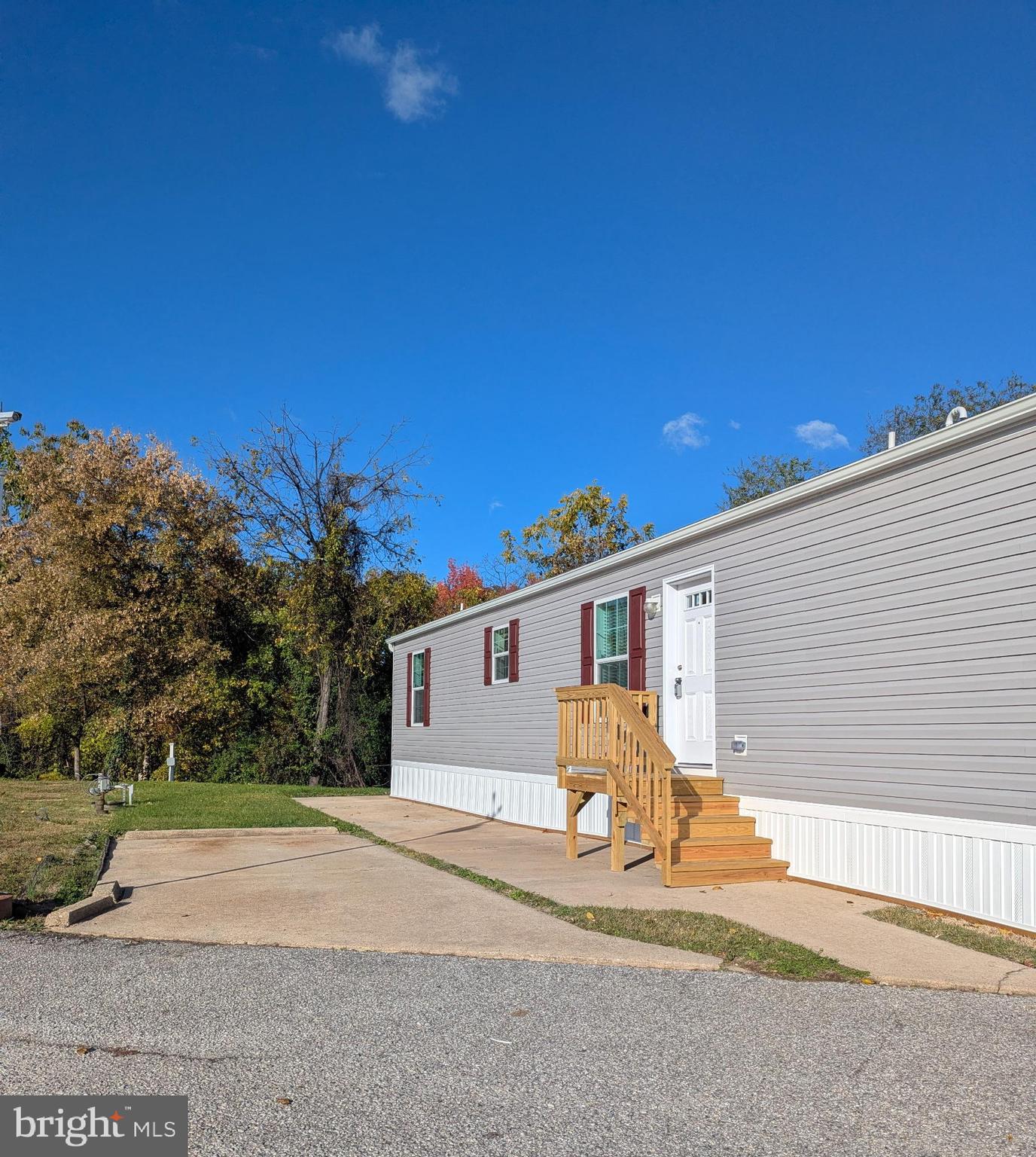 ATTENTION!!!!!  Buyers Attention buyers $5000 off purch price or 2 months free rent if under contract before June 30, 2026 !!!!!

THIS MOBILE HOME FOR SALE NOT RENT, ONLY THE LOT IS LEASED!!!! 

Welcome Home to This Brand New 2025 Beauty!
Step into comfort and style with this gorgeous 2-bedroom, 2 full bath home featuring an open floor plan, recessed lighting, and easy-care vinyl flooring throughout. The spacious living and dining area includes built-ins, adding both charm and functionality. The modern kitchen offers a gas stove, perfect for everyday cooking and entertaining. Enjoy the convenience of washer and dryer hookups and your own private parking pad. Lot rent is $825/month, with residents paying their own utilities. All residents must be park-approved. No investors — homes must be owner-occupied.