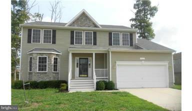 Great location! Neighborhood has pool access, tennis courts, community center and gym. House has 4 spacious bedrooms, large living area and open kitchen, with a formal living and dining room too. AVAILABLE 04/15/2016