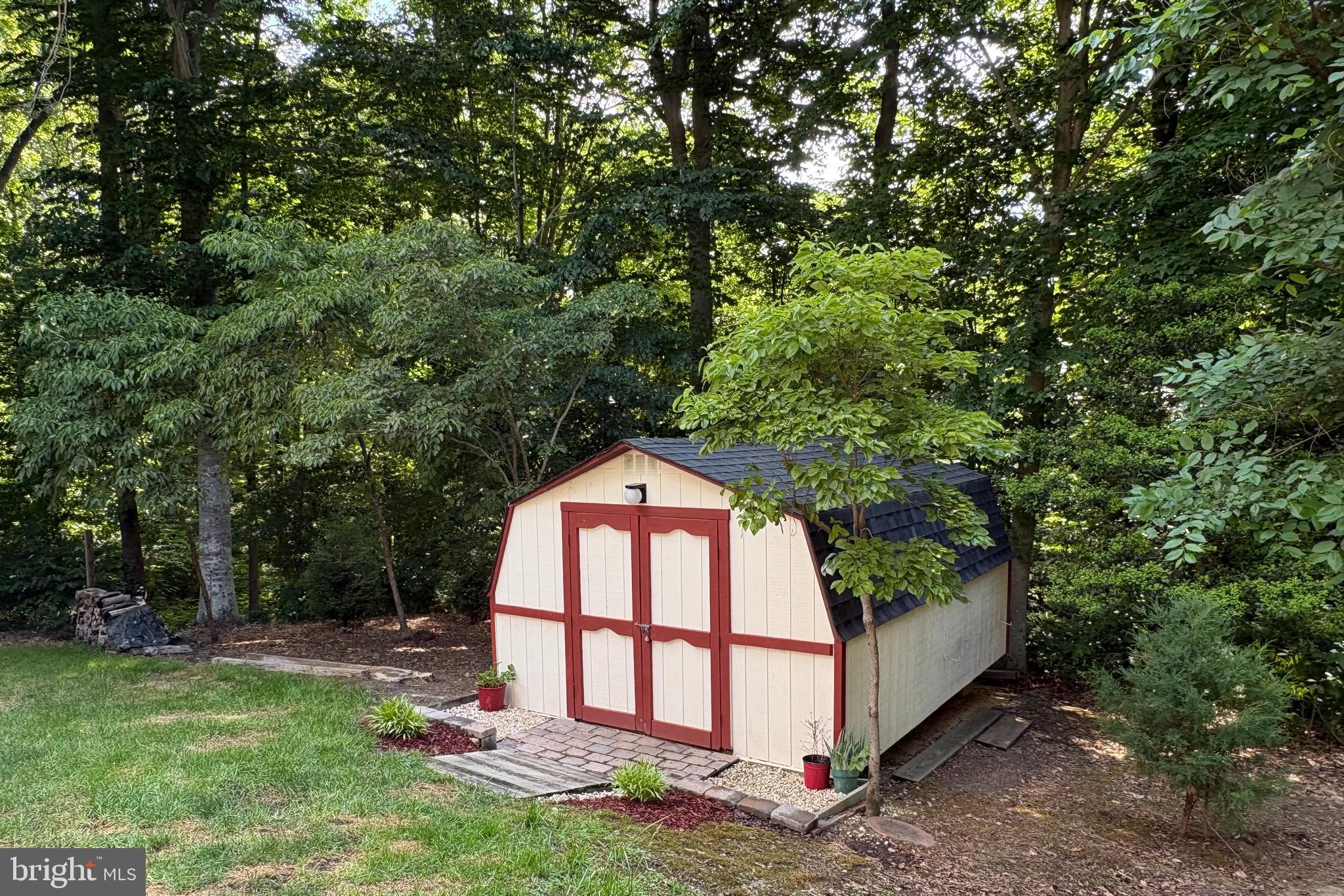 BREEZY KNOLL ESTATES - Residential