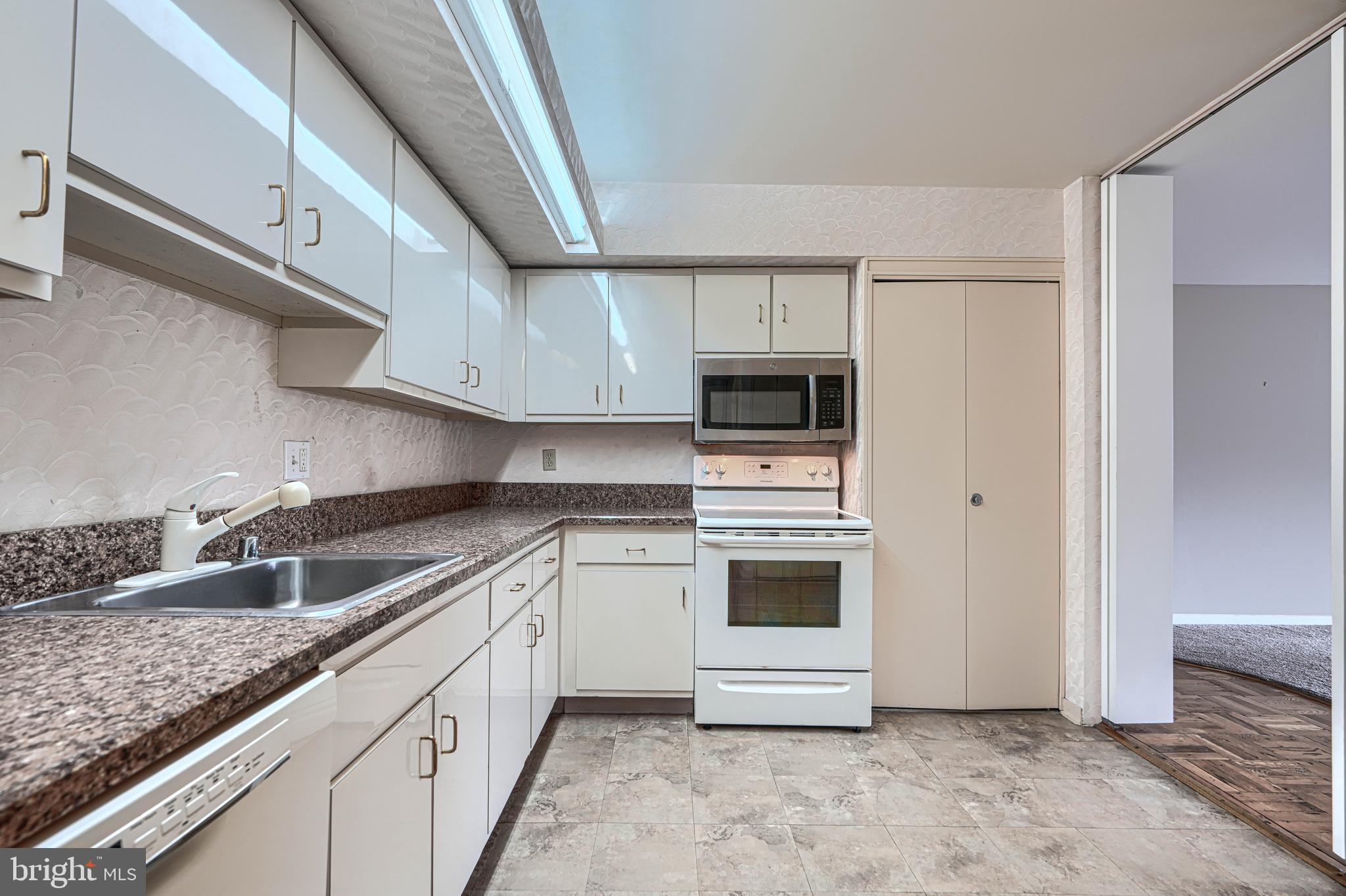 PIKESVILLE - Residential