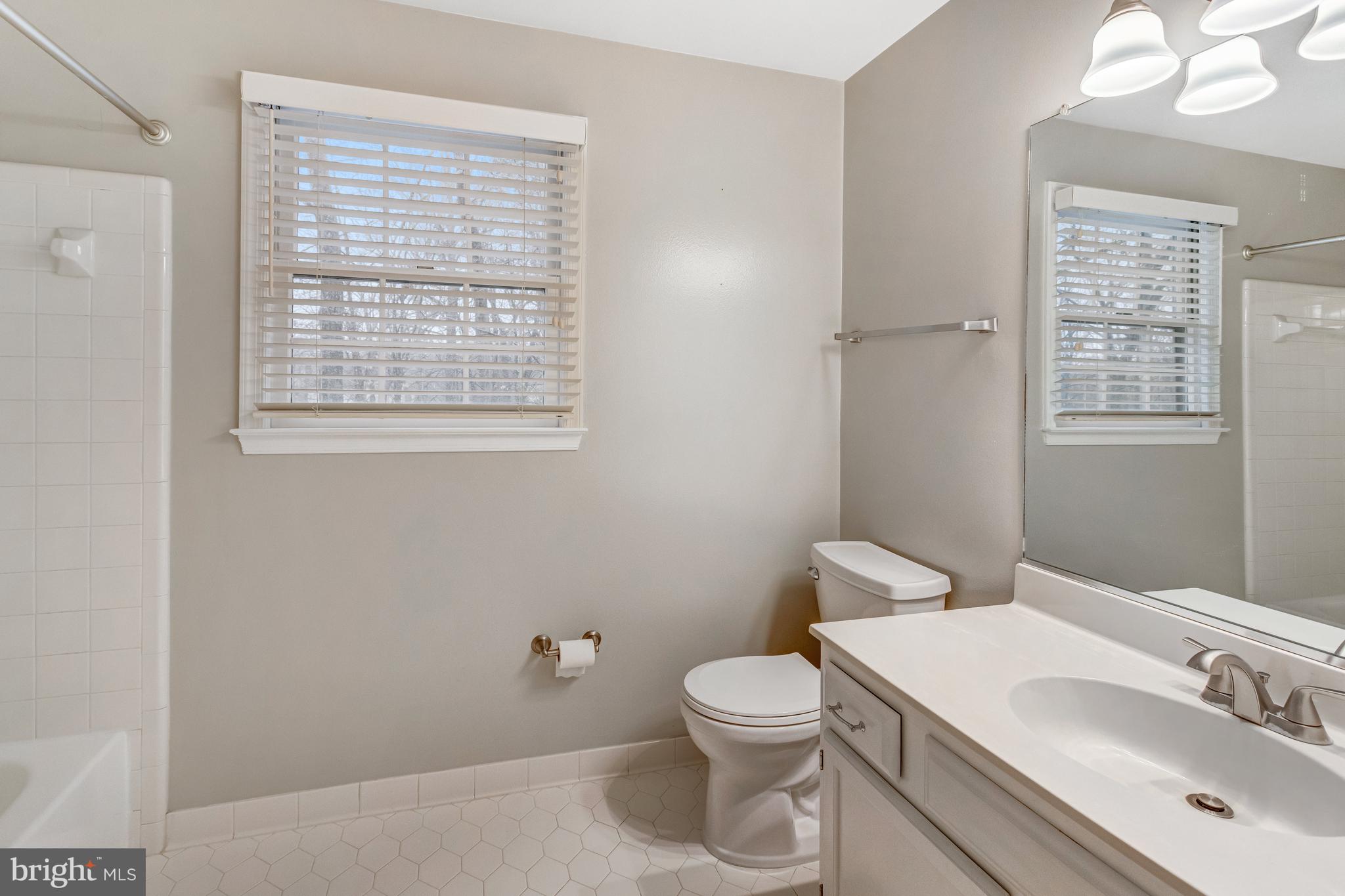 LAKE RIDGE - Residential Lease