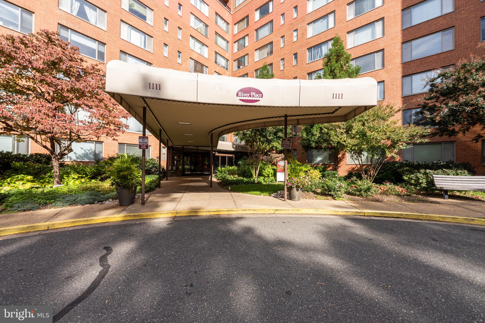 RIVER PLACE - Residential