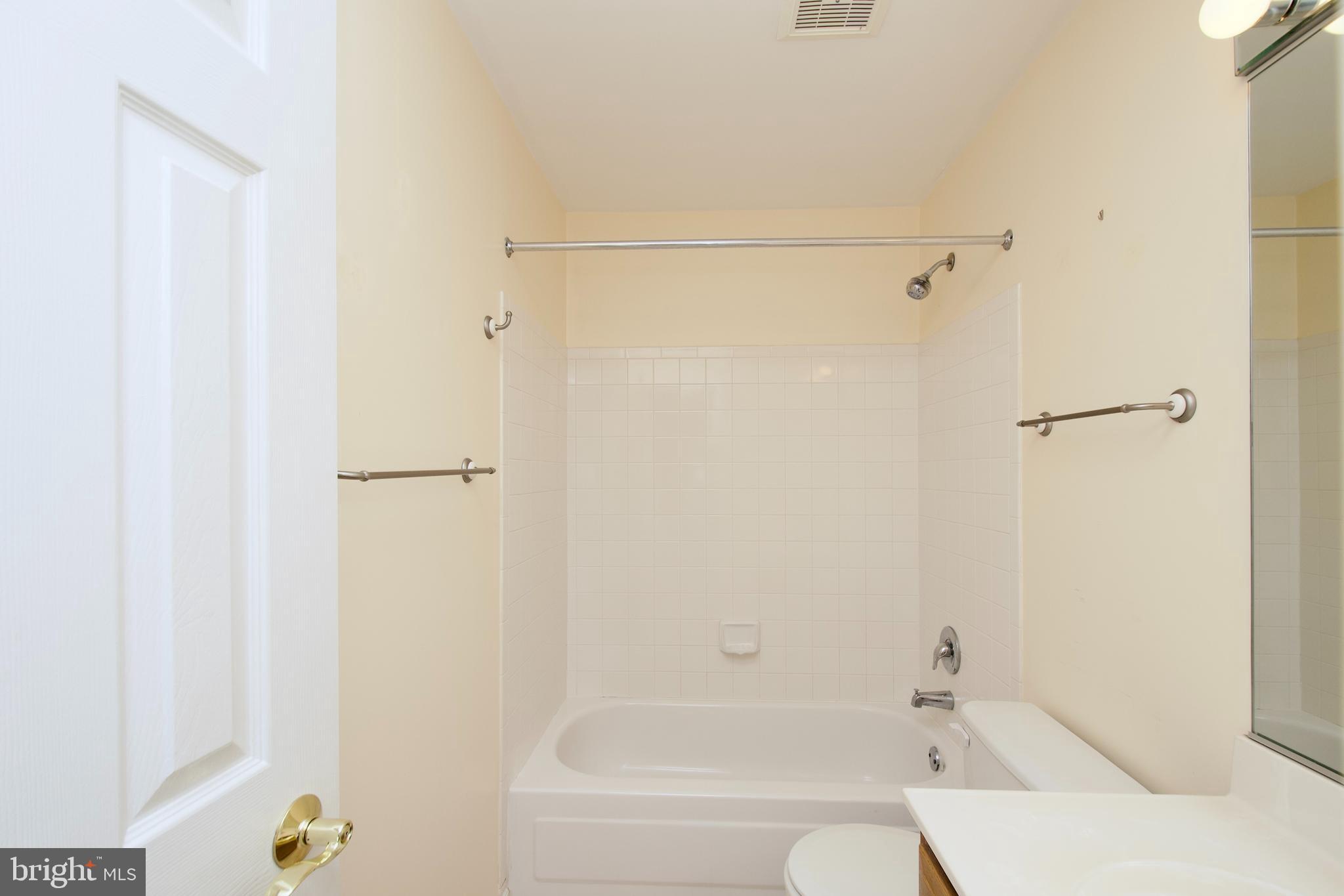 STRATFORD PLACE AT KINGS - Residential Lease