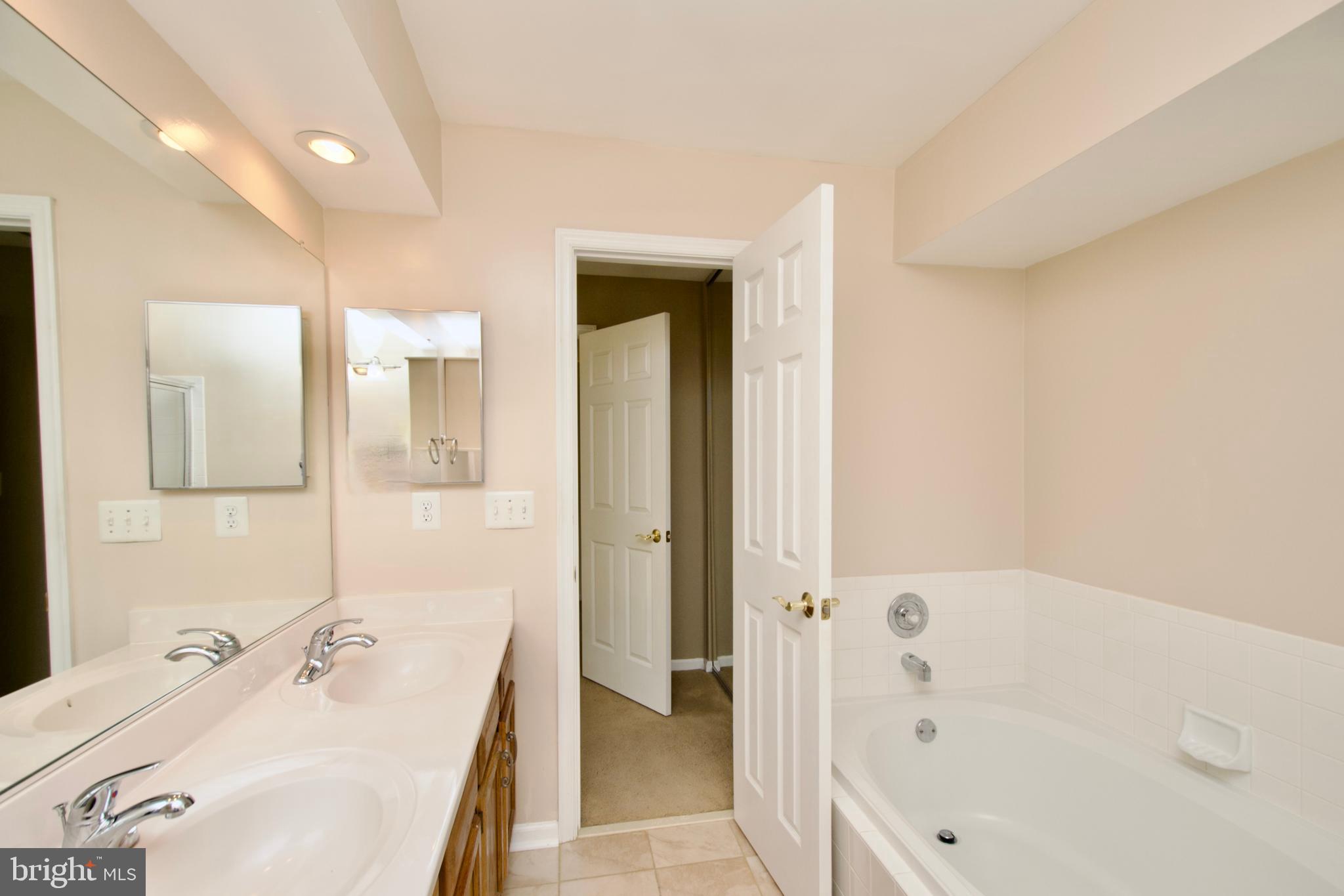STRATFORD PLACE AT KINGS - Residential Lease